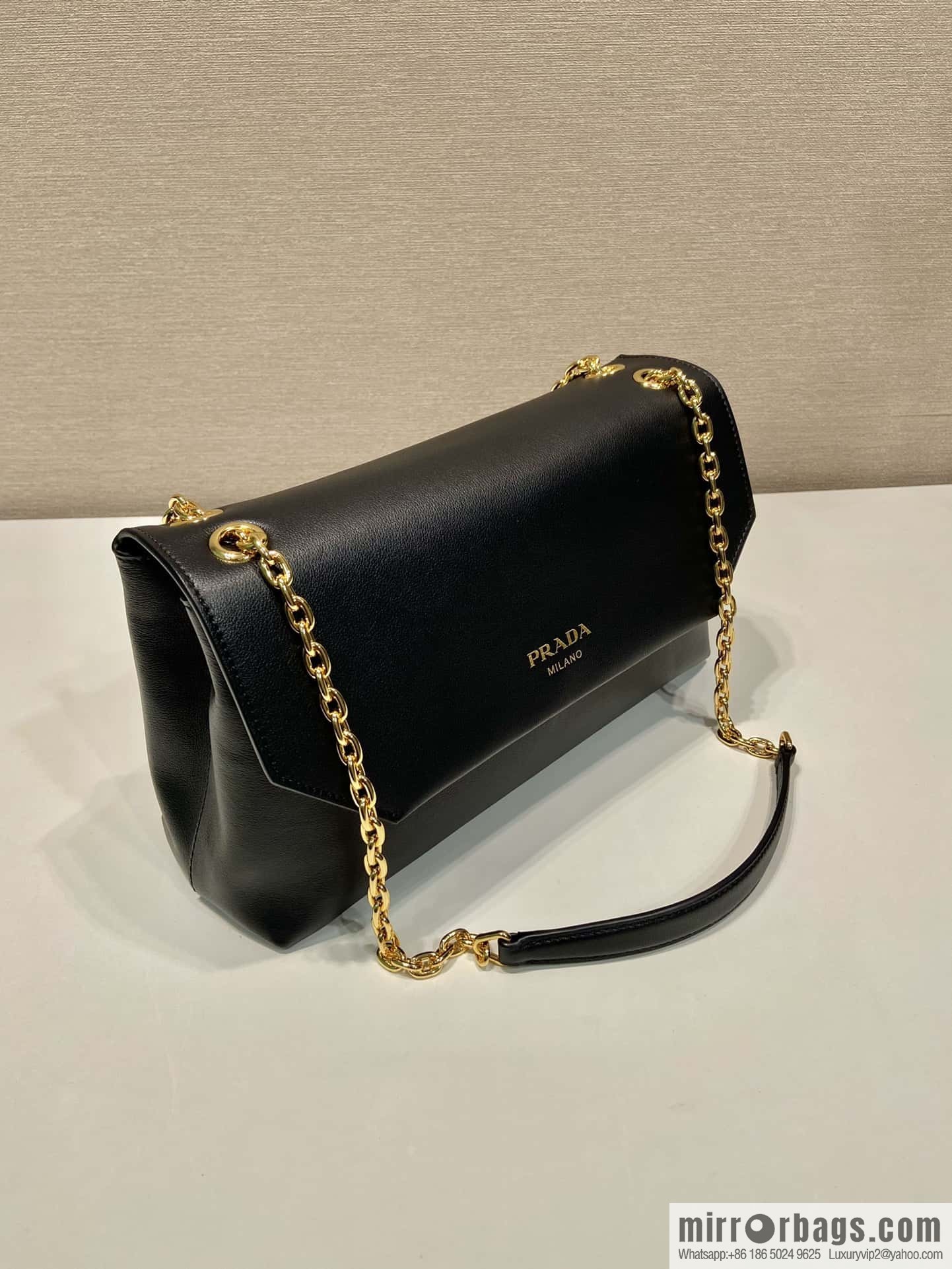 PRADA 🎉 new small 🎉 1BD371 women's 🎉 black