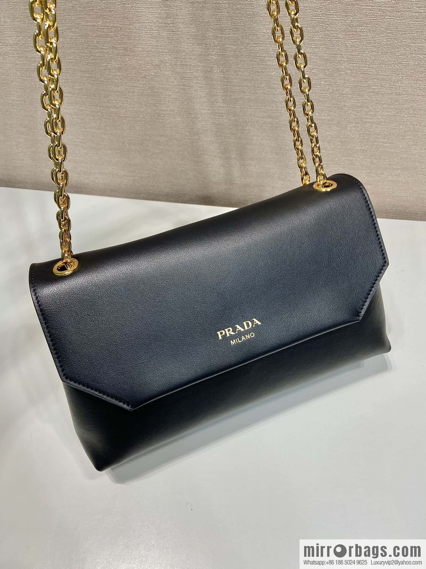 PRADA 🎉 new small 🎉 1BD371 women's 🎉 black