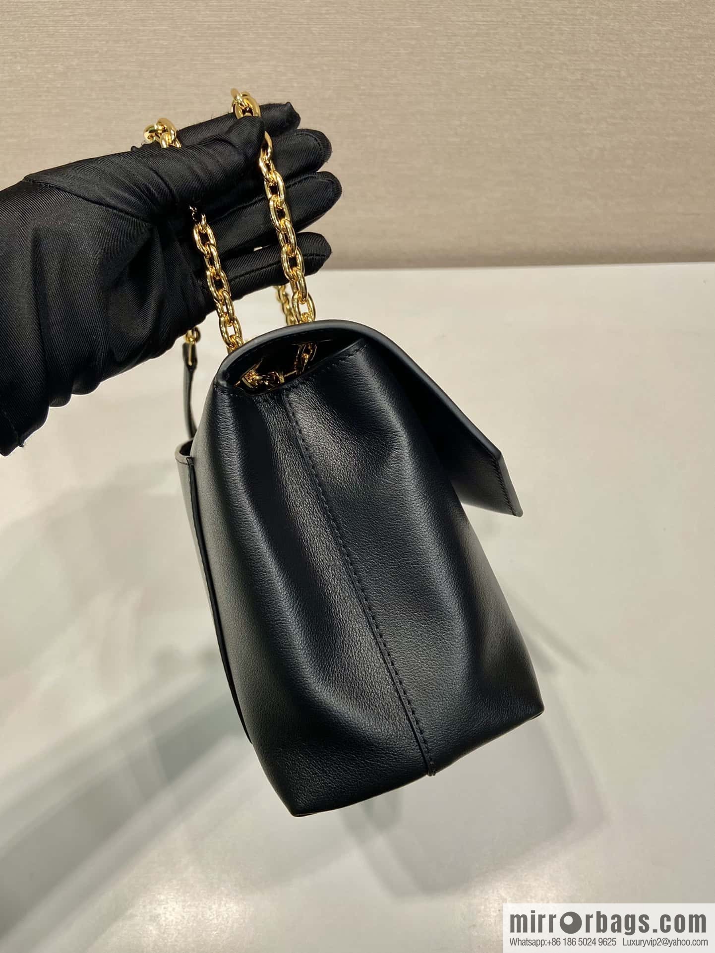PRADA 🎉 new small 🎉 1BD371 women's 🎉 black