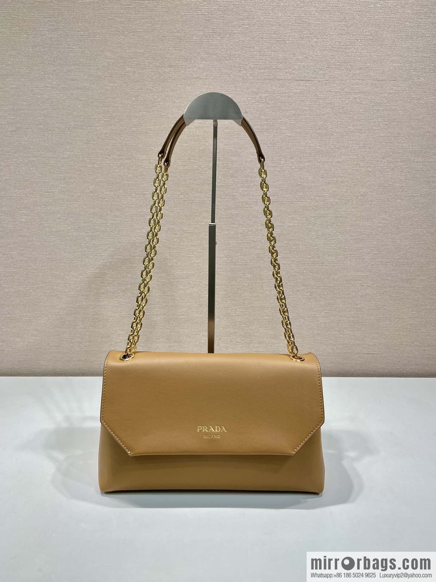 PRADA 🎉 new small 🎉 1BD371 women 🎉 brown