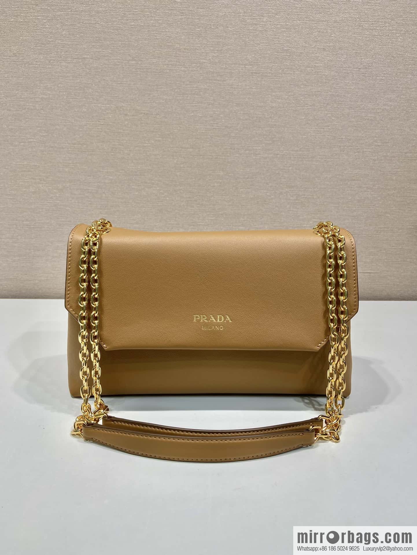PRADA 🎉 new small 🎉 1BD371 women 🎉 brown
