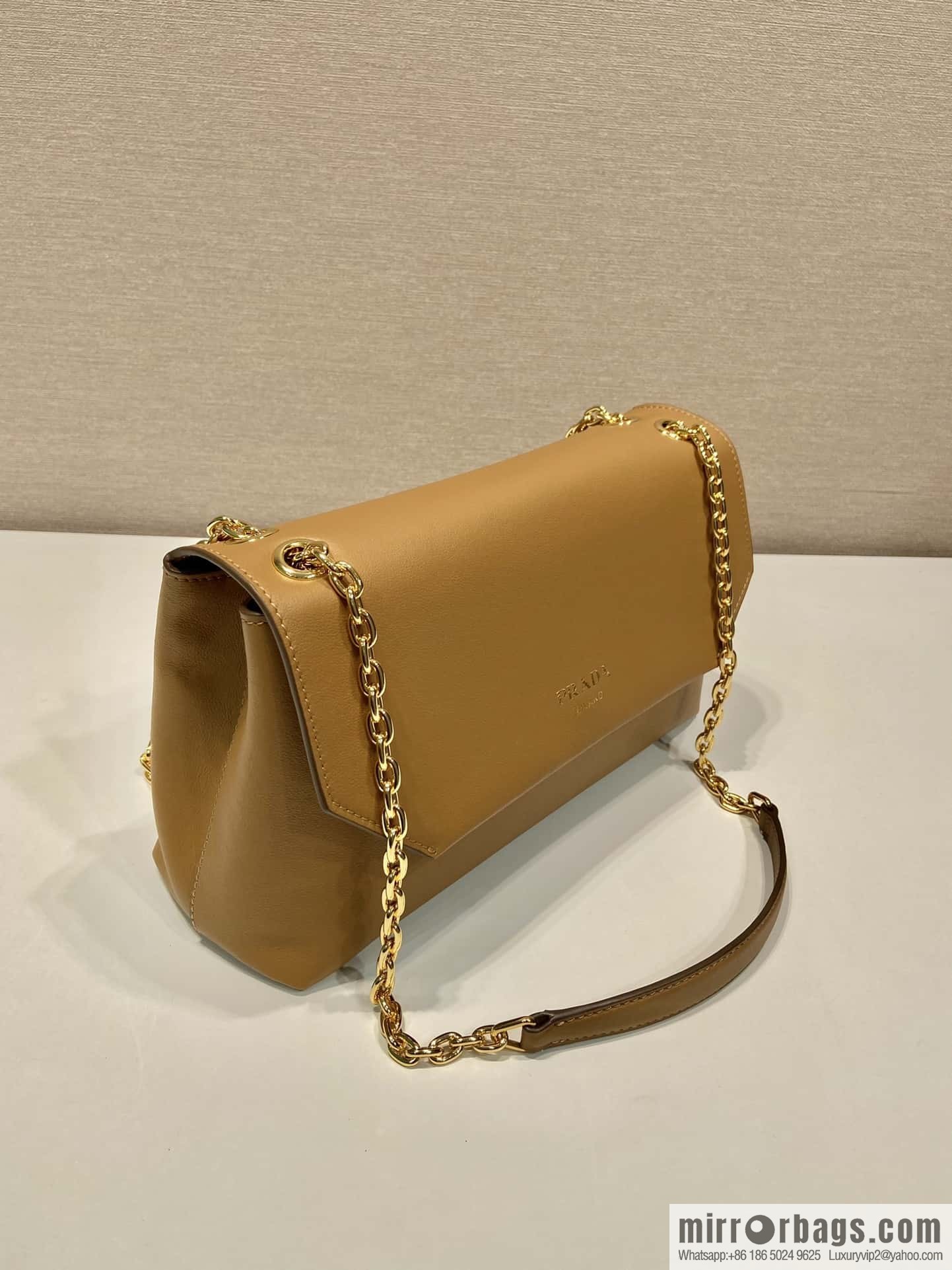 PRADA 🎉 new small 🎉 1BD371 women 🎉 brown