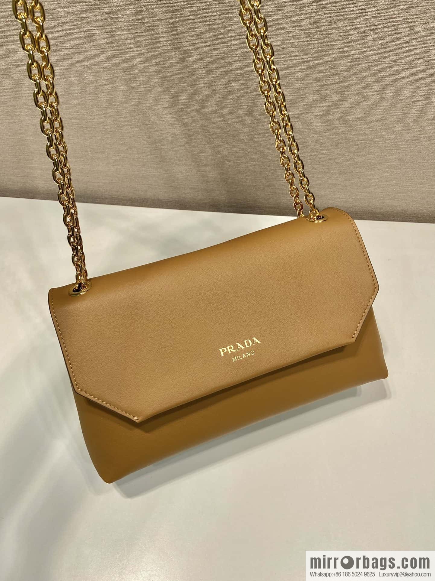 PRADA 🎉 new small 🎉 1BD371 women 🎉 brown