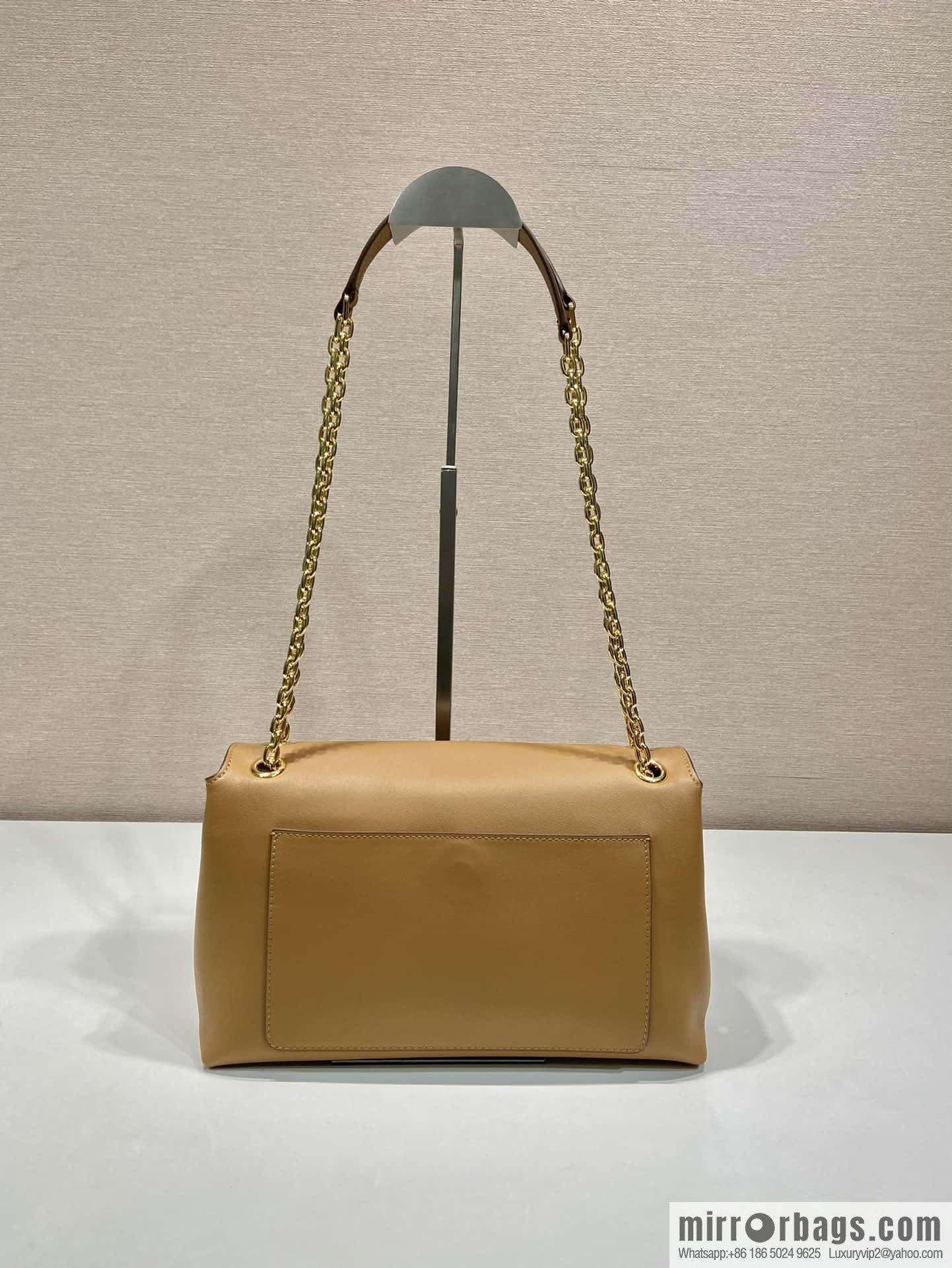 PRADA 🎉 new small 🎉 1BD371 women 🎉 brown