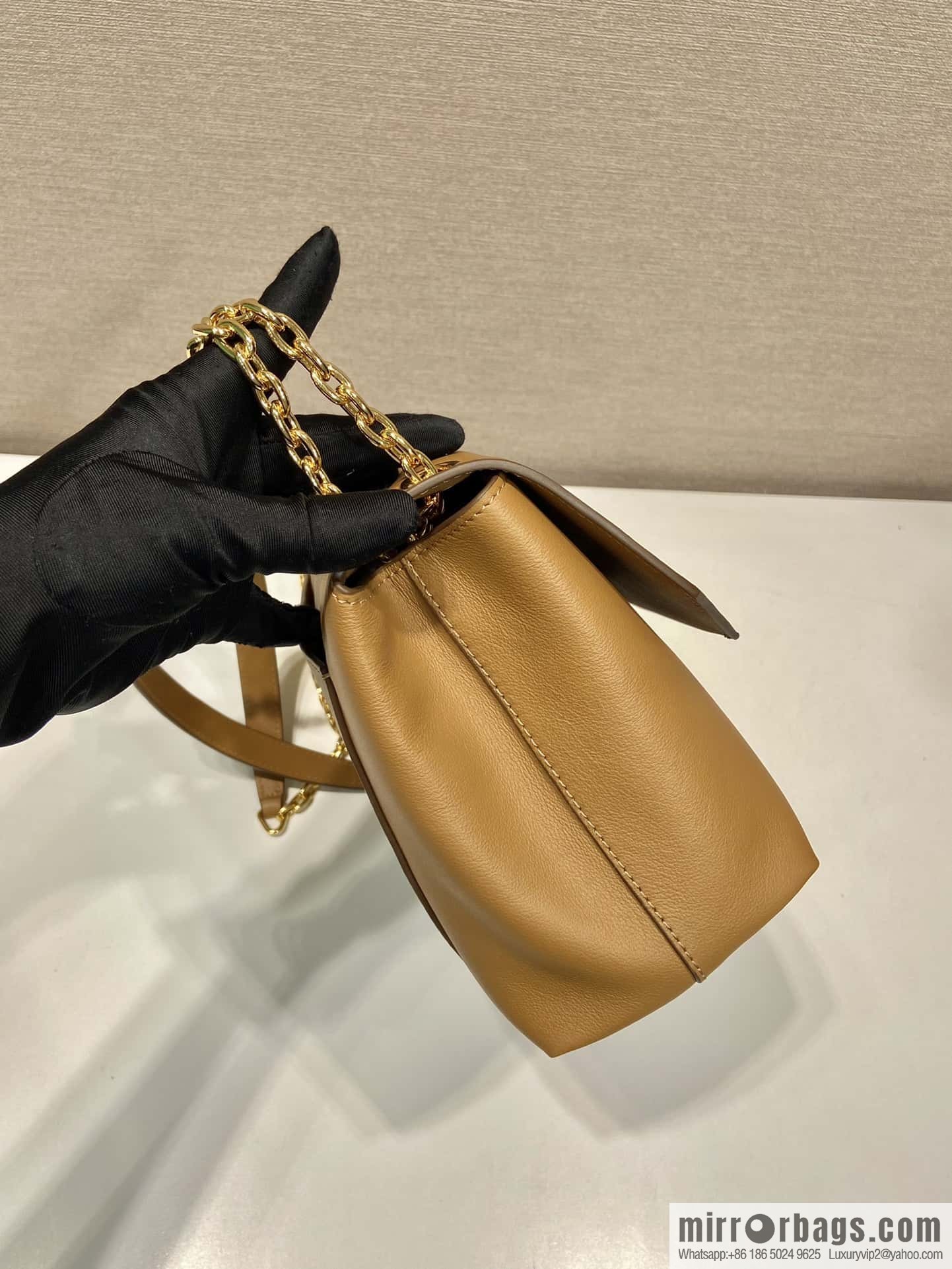 PRADA 🎉 new small 🎉 1BD371 women 🎉 brown