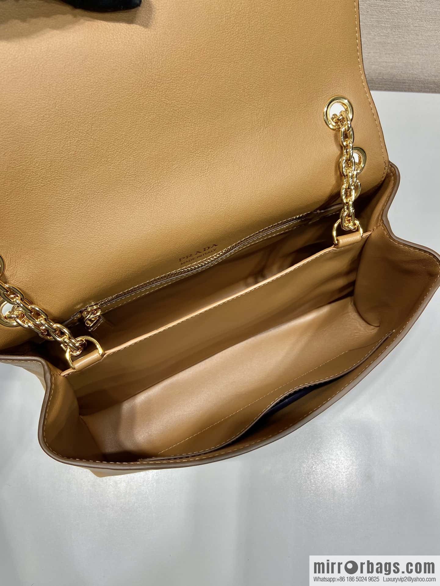 PRADA 🎉 new small 🎉 1BD371 women 🎉 brown