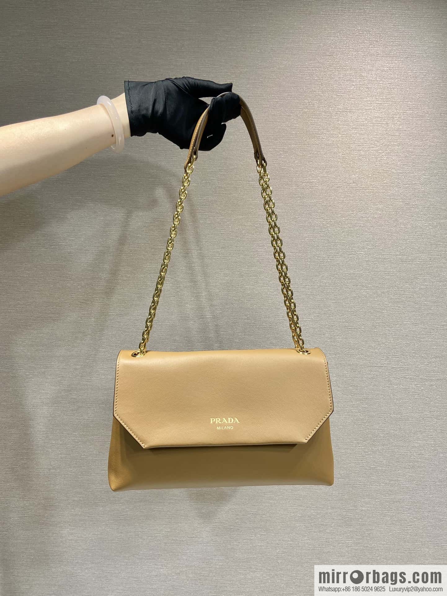PRADA 🎉 new small 🎉 1BD371 women 🎉 brown
