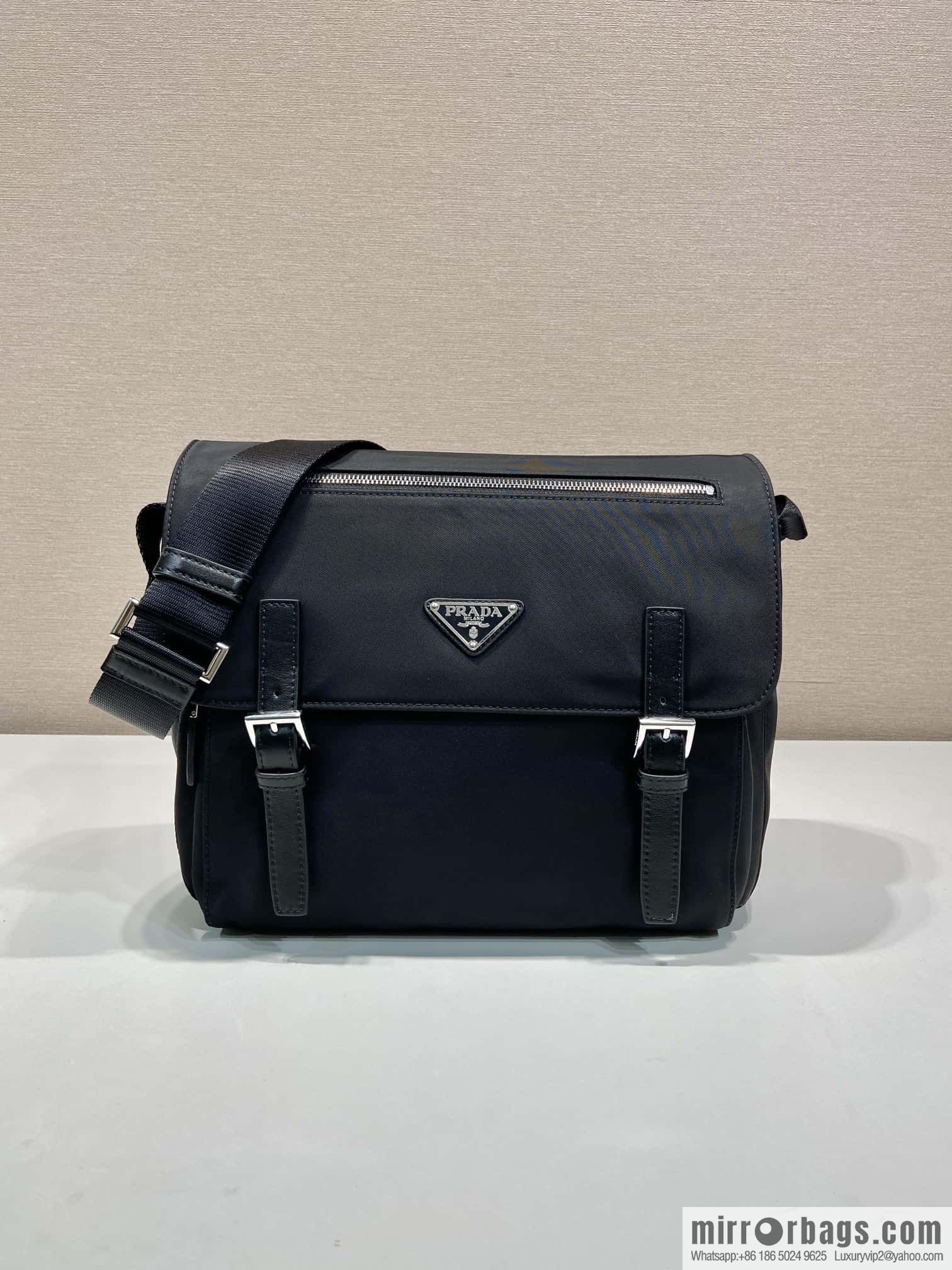PRADA 🎉 upgraded messenger bag 🎉 BD671B😘