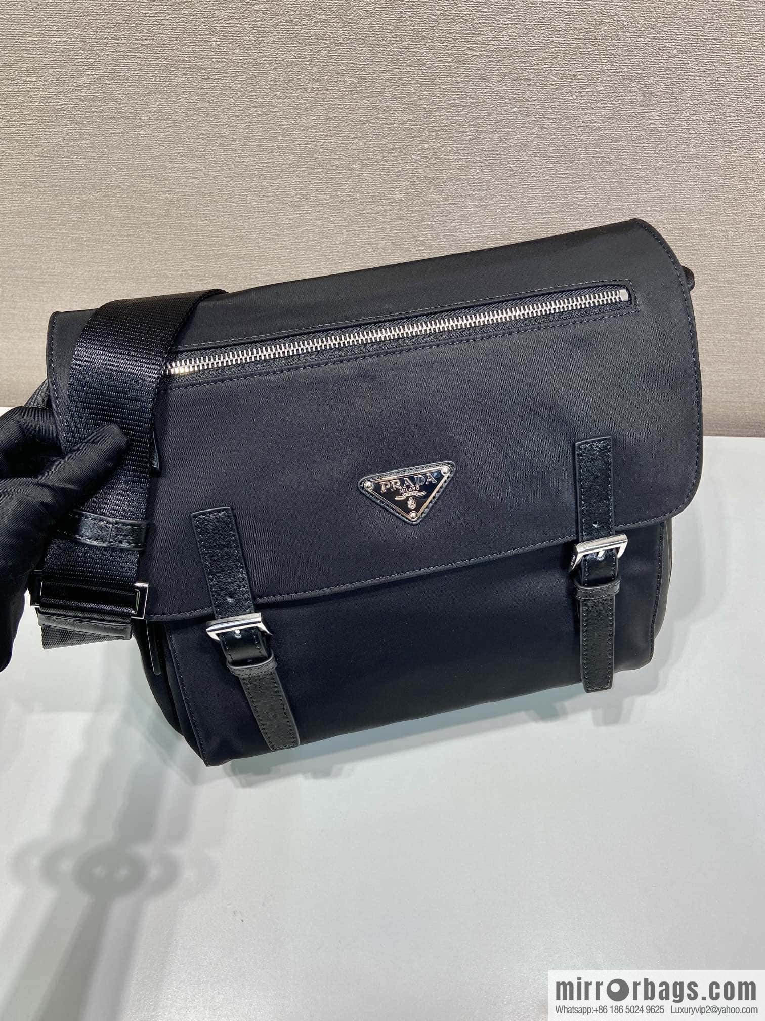 PRADA 🎉 upgraded messenger bag 🎉 BD671B😘