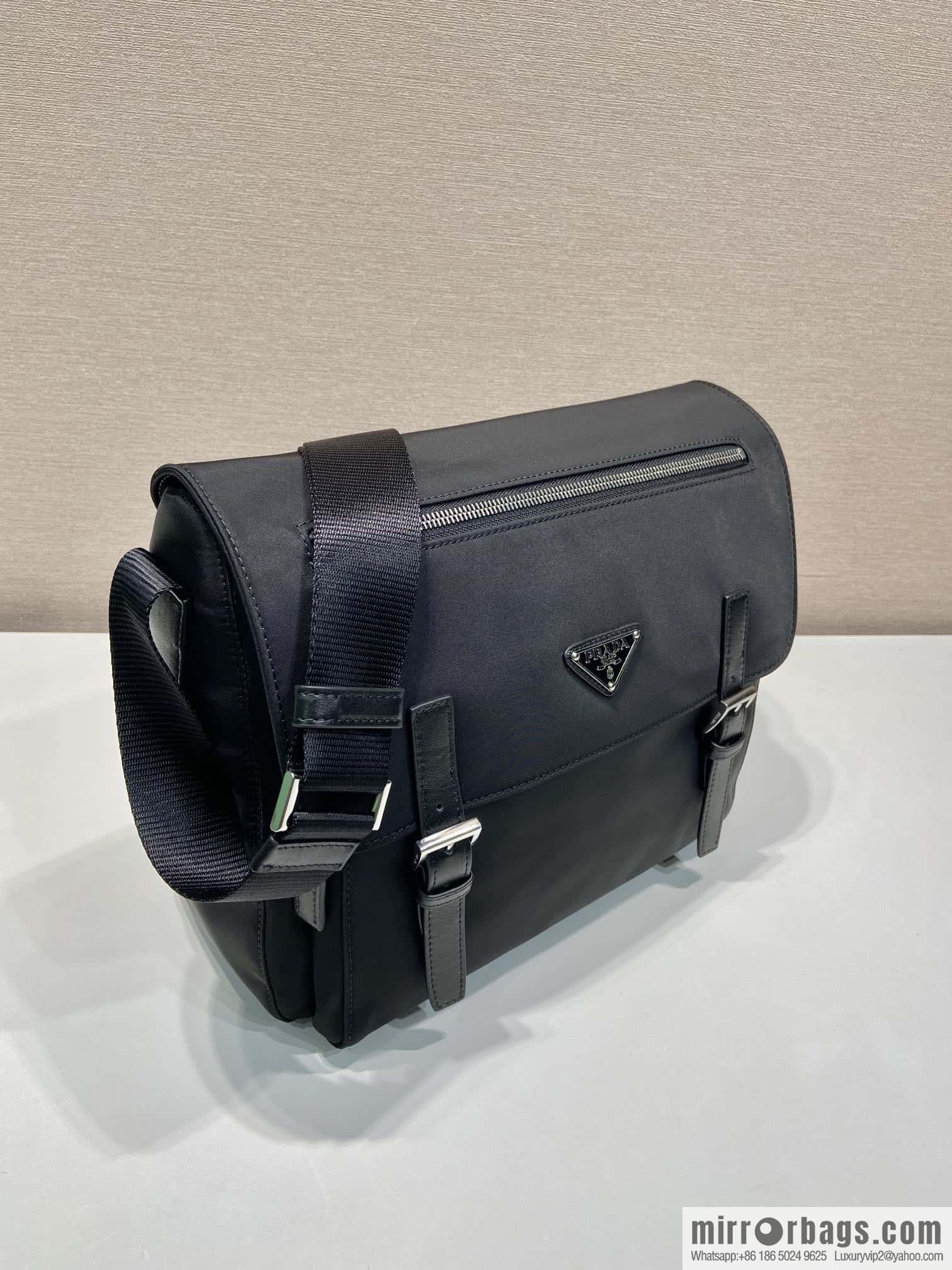 PRADA 🎉 upgraded messenger bag 🎉 BD671B😘