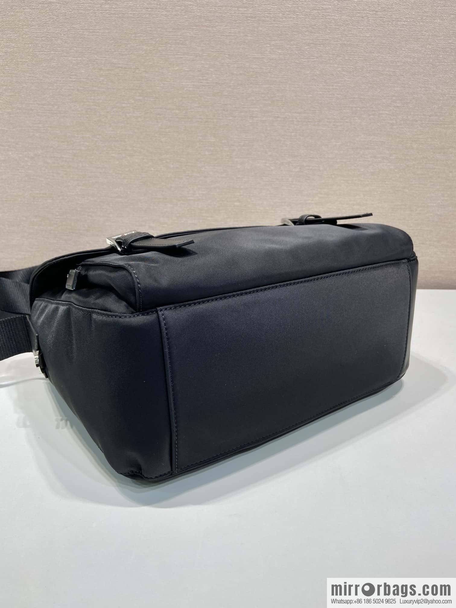 PRADA 🎉 upgraded messenger bag 🎉 BD671B😘