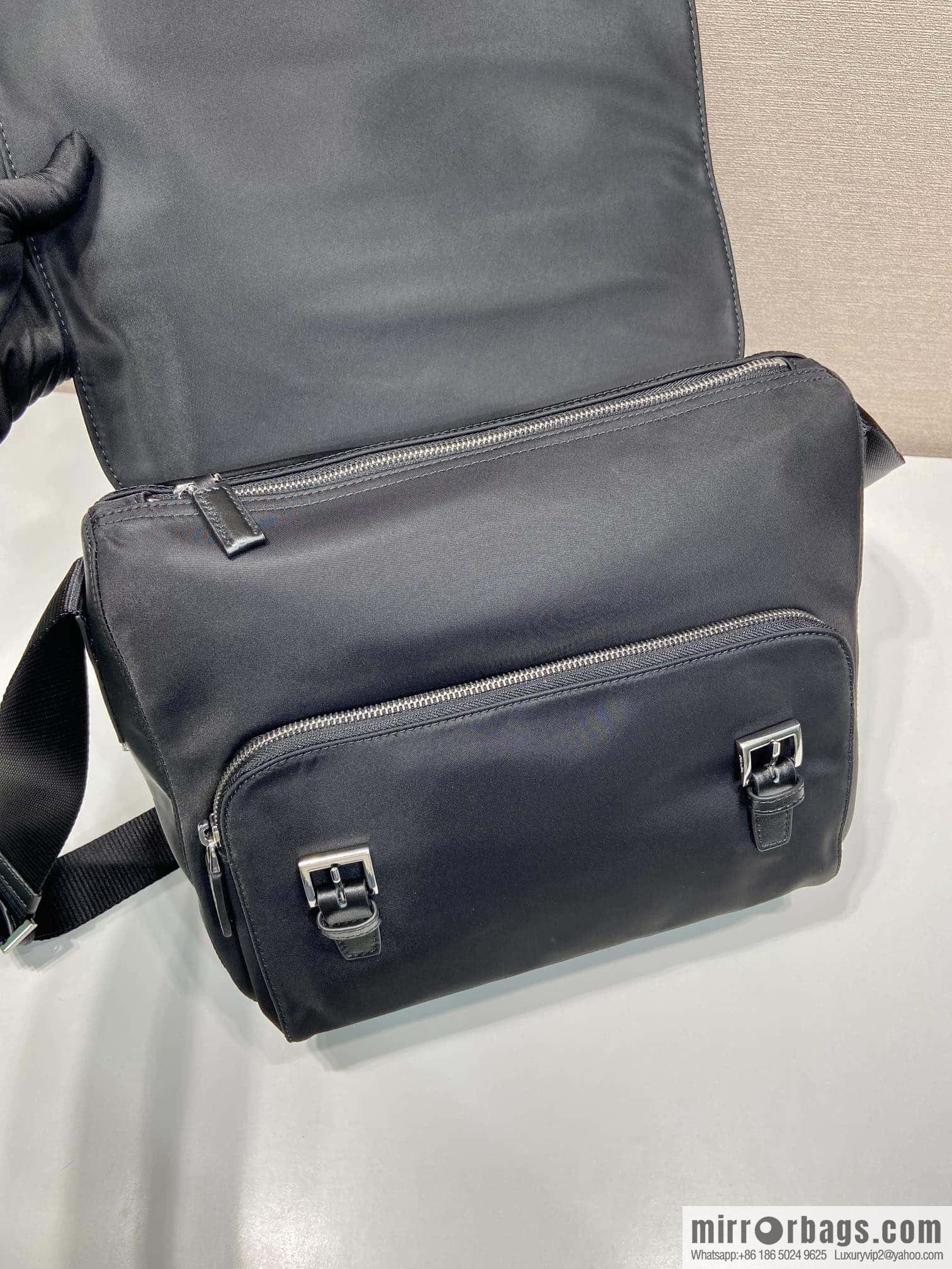 PRADA 🎉 upgraded messenger bag 🎉 BD671B😘