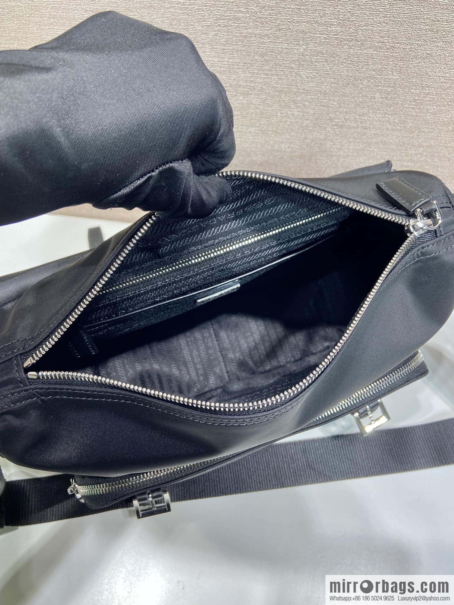 PRADA 🎉 upgraded messenger bag 🎉 BD671B😘