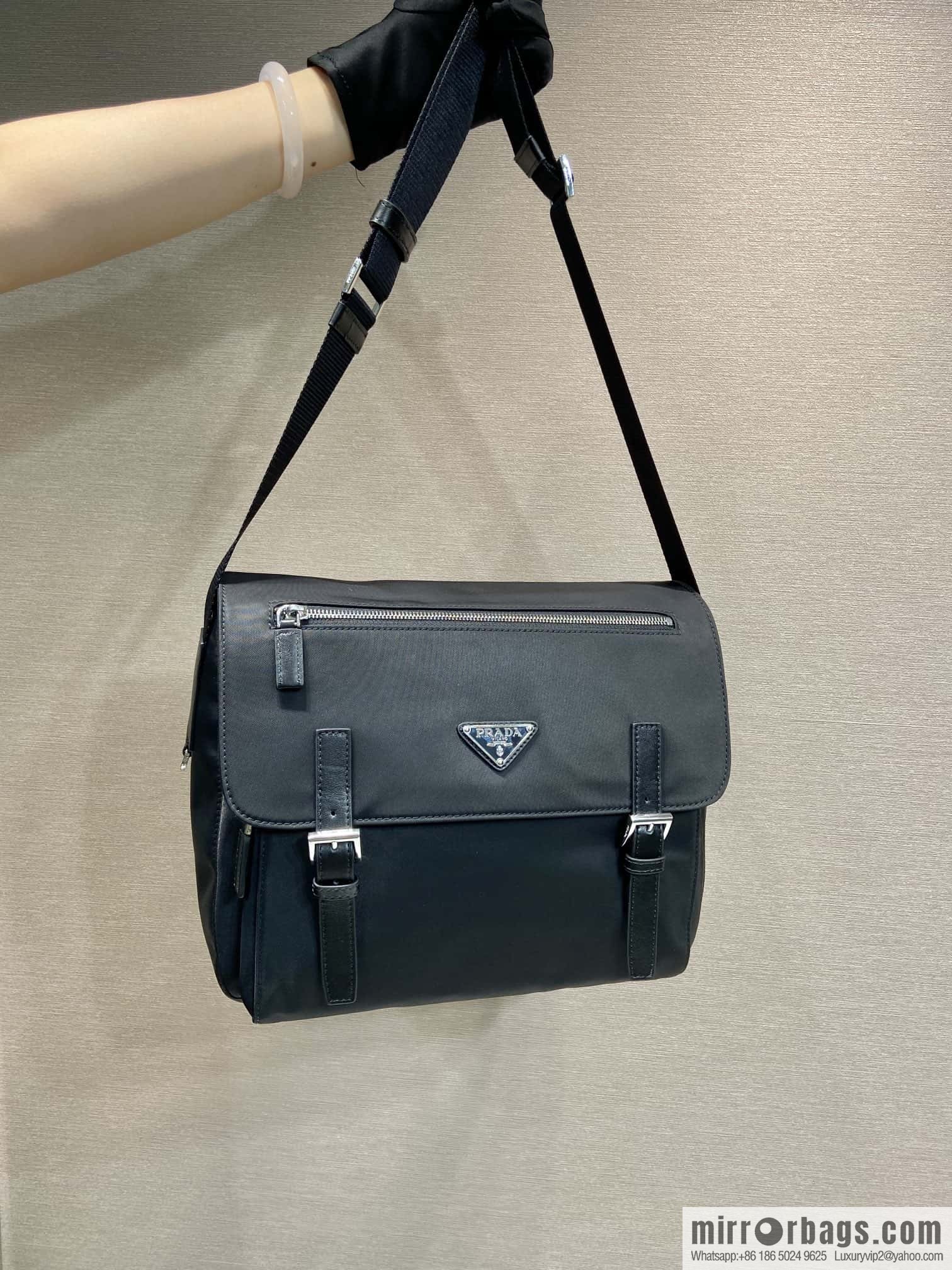 PRADA 🎉 upgraded messenger bag 🎉 BD671B😘