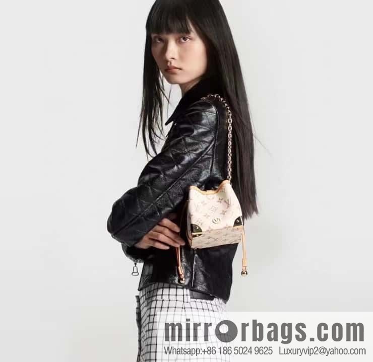 LV M83227 NO ÉPURSE LV CHARMS BAG