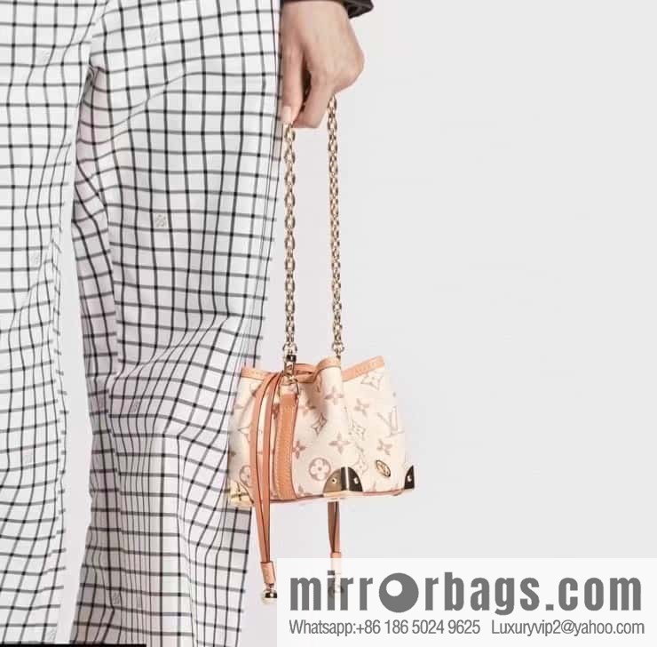 LV M83227 NO ÉPURSE LV CHARMS BAG