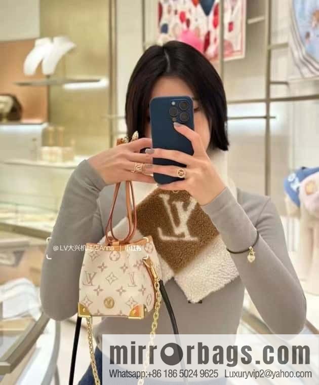 LV M83227 NO ÉPURSE LV CHARMS BAG