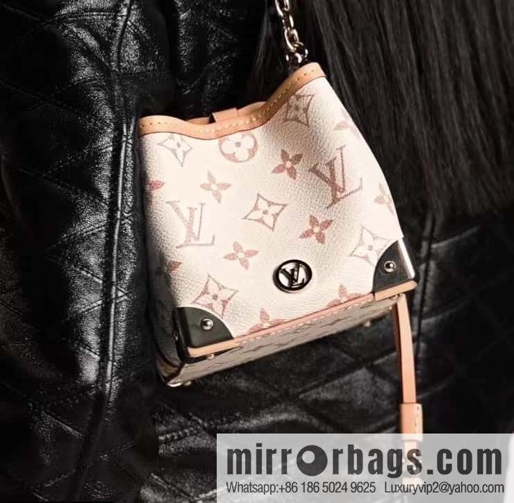 LV M83227 NO ÉPURSE LV CHARMS BAG