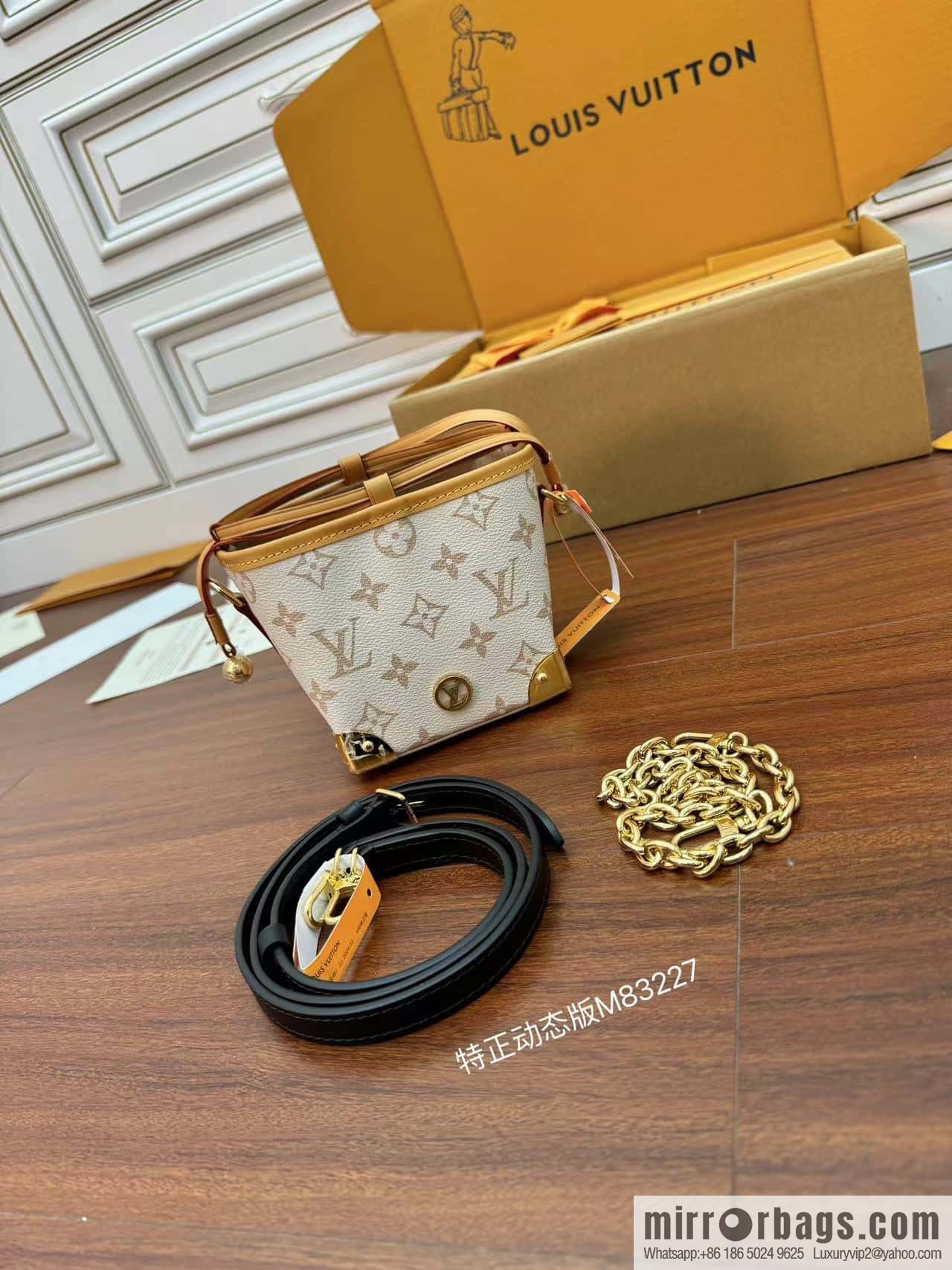 LV M83227 NO ÉPURSE LV CHARMS BAG