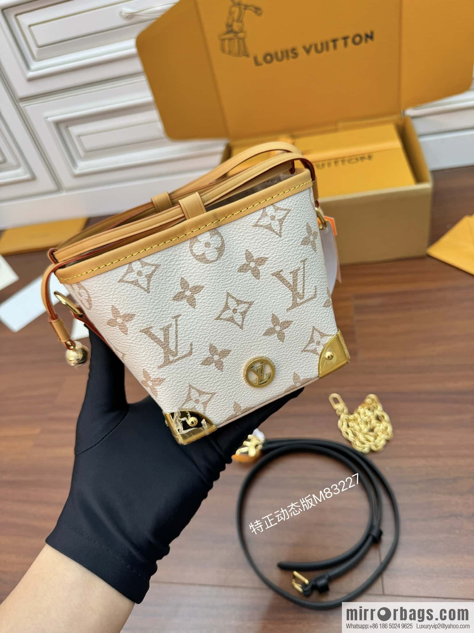 LV M83227 NO ÉPURSE LV CHARMS BAG