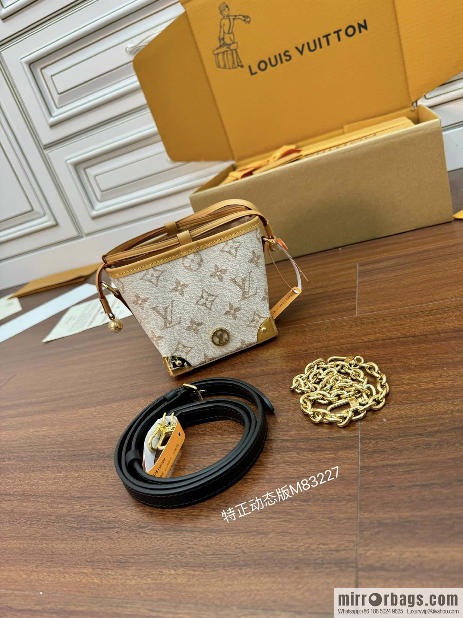 LV M83227 NO ÉPURSE LV CHARMS BAG