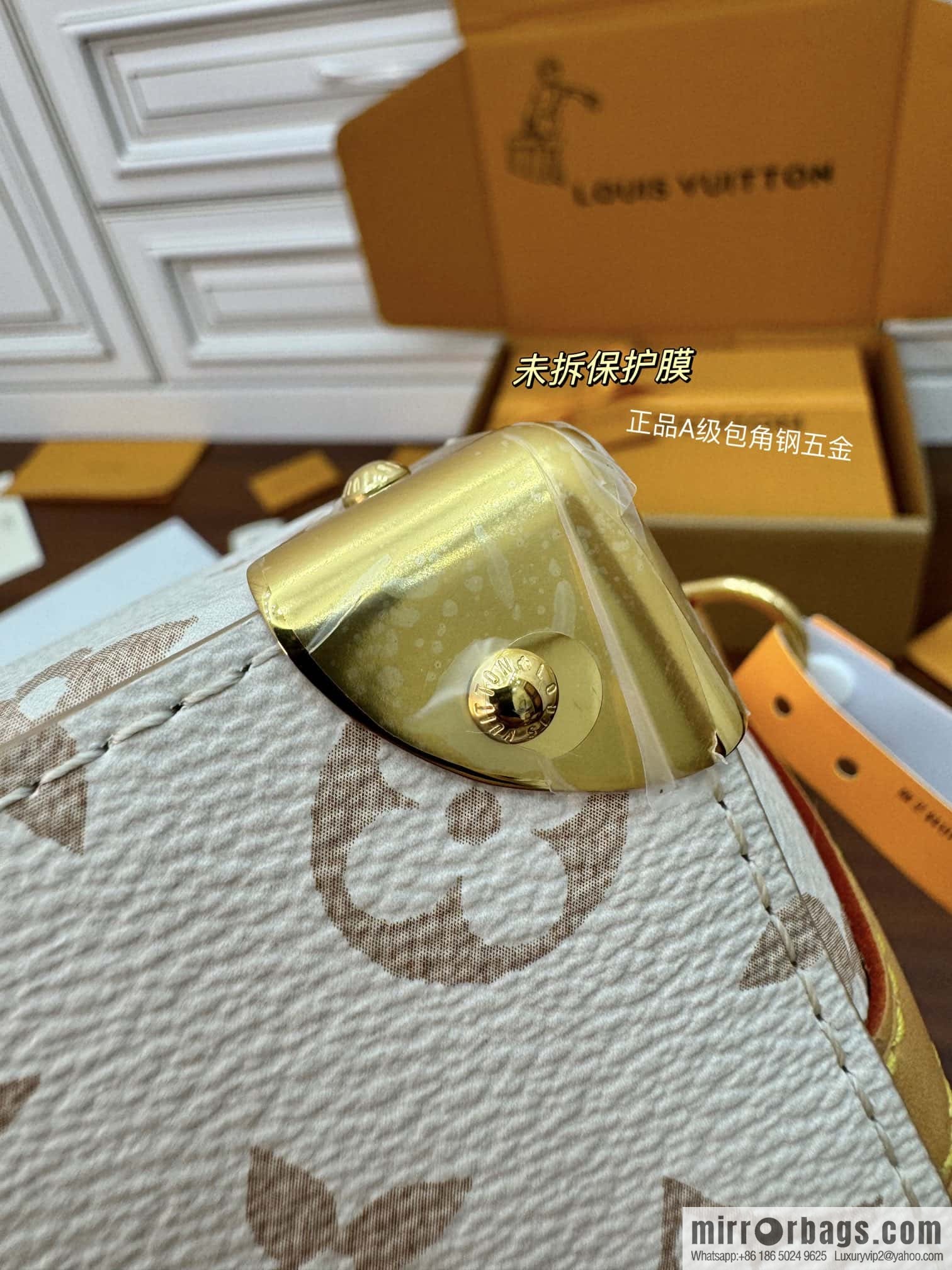 LV M83227 NO ÉPURSE LV CHARMS BAG