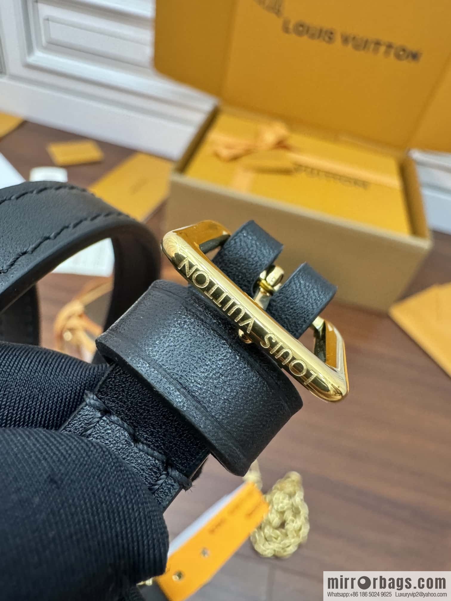 LV M83227 NO ÉPURSE LV CHARMS BAG