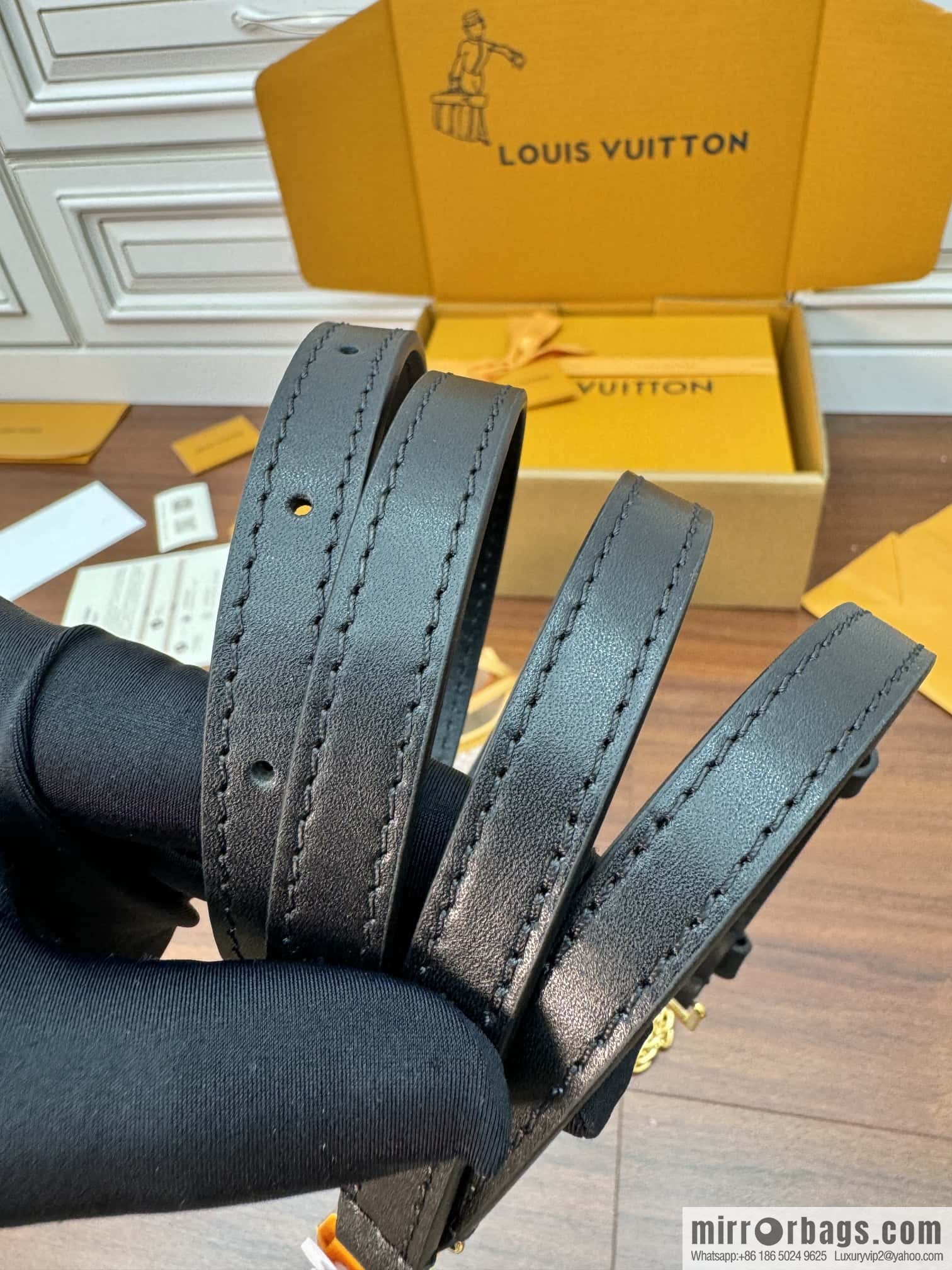 LV M83227 NO ÉPURSE LV CHARMS BAG