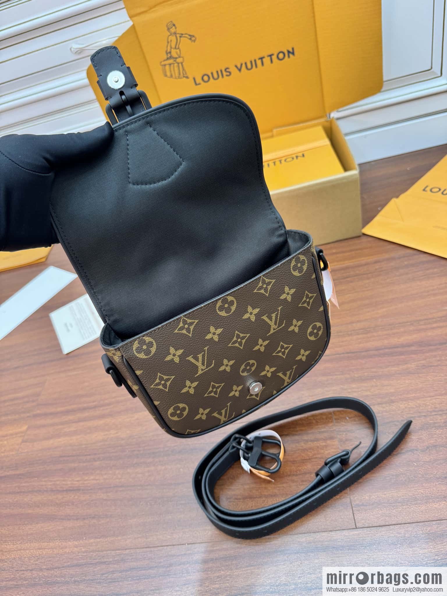 LV M47060 New MONTSOURIS small messenger bag for the season