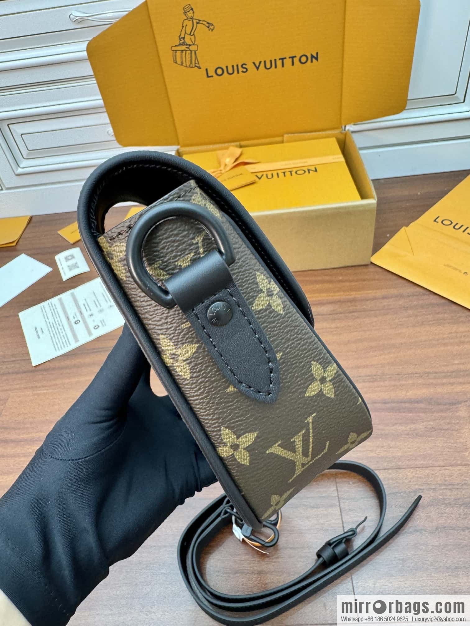 LV M47060 New MONTSOURIS small messenger bag for the season