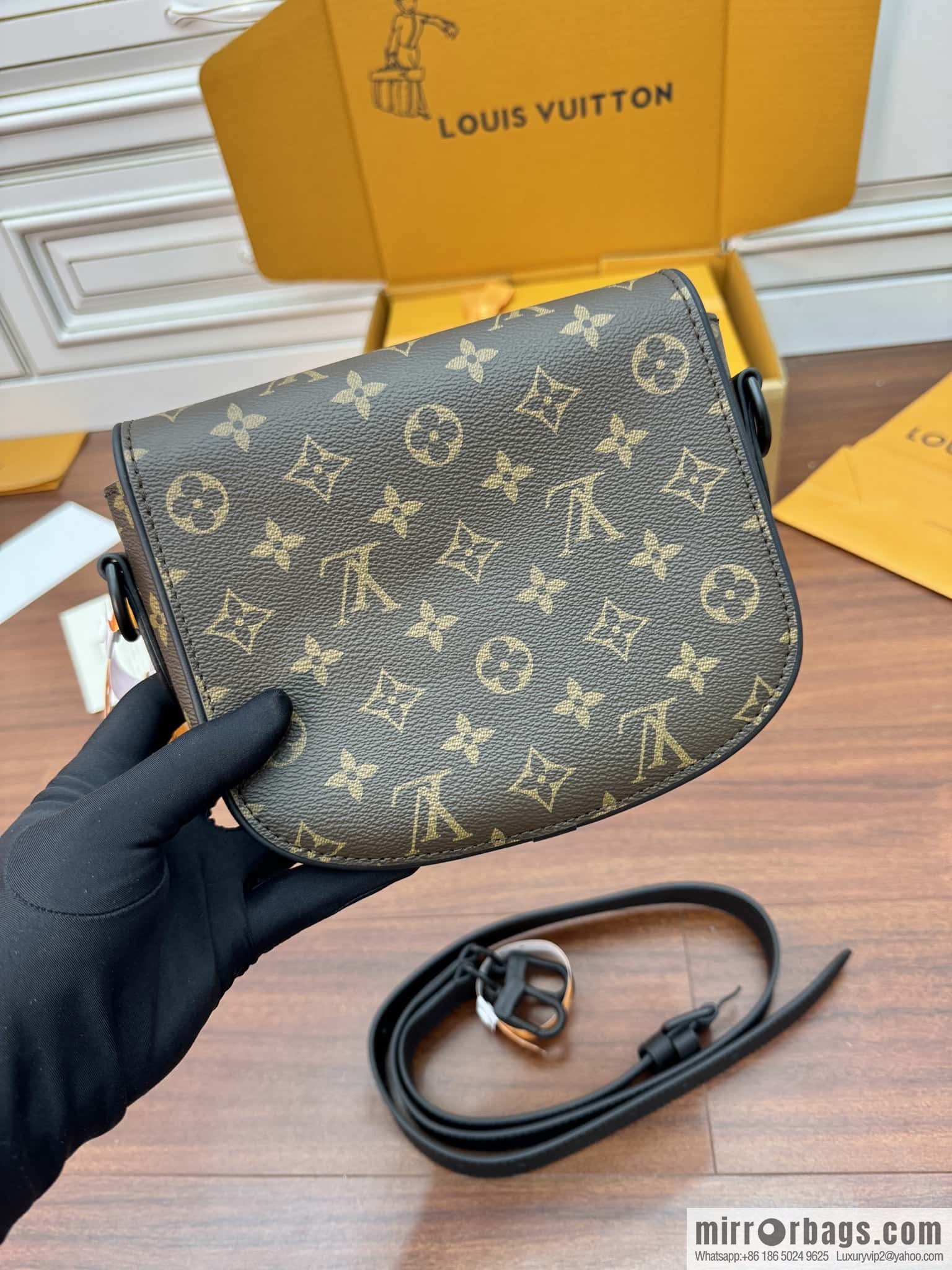 LV M47060 New MONTSOURIS small messenger bag for the season
