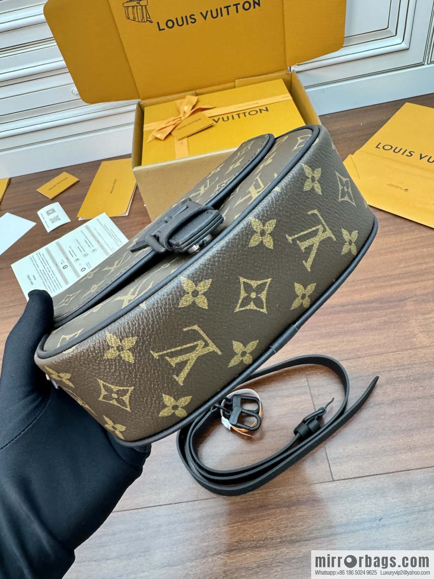 LV M47060 New MONTSOURIS small messenger bag for the season