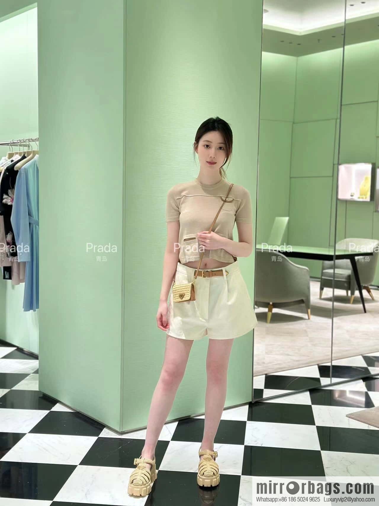 PRADA 🎉 woven packet 🎉 1MR024mini