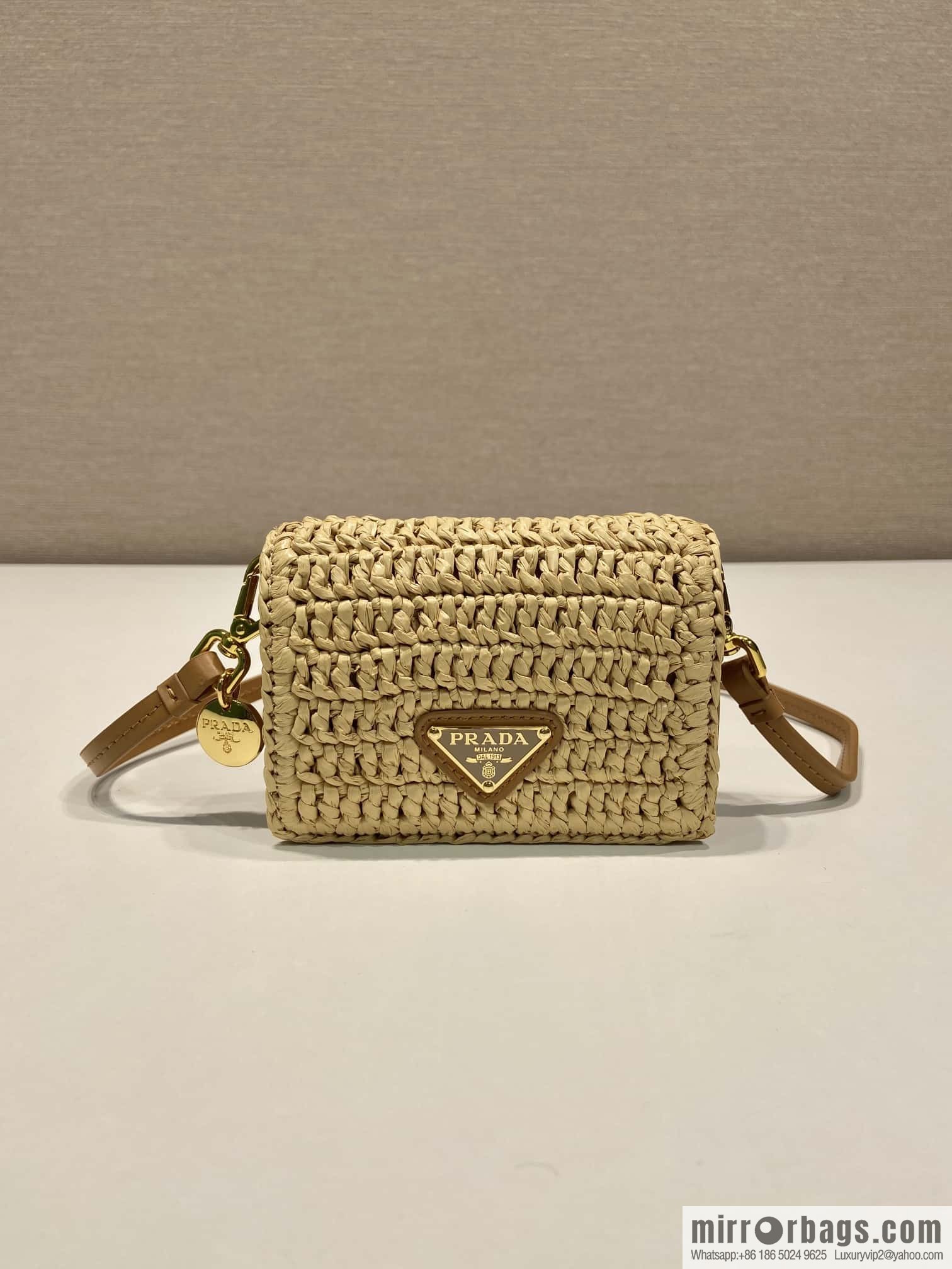 PRADA 🎉 woven packet 🎉 1MR024mini