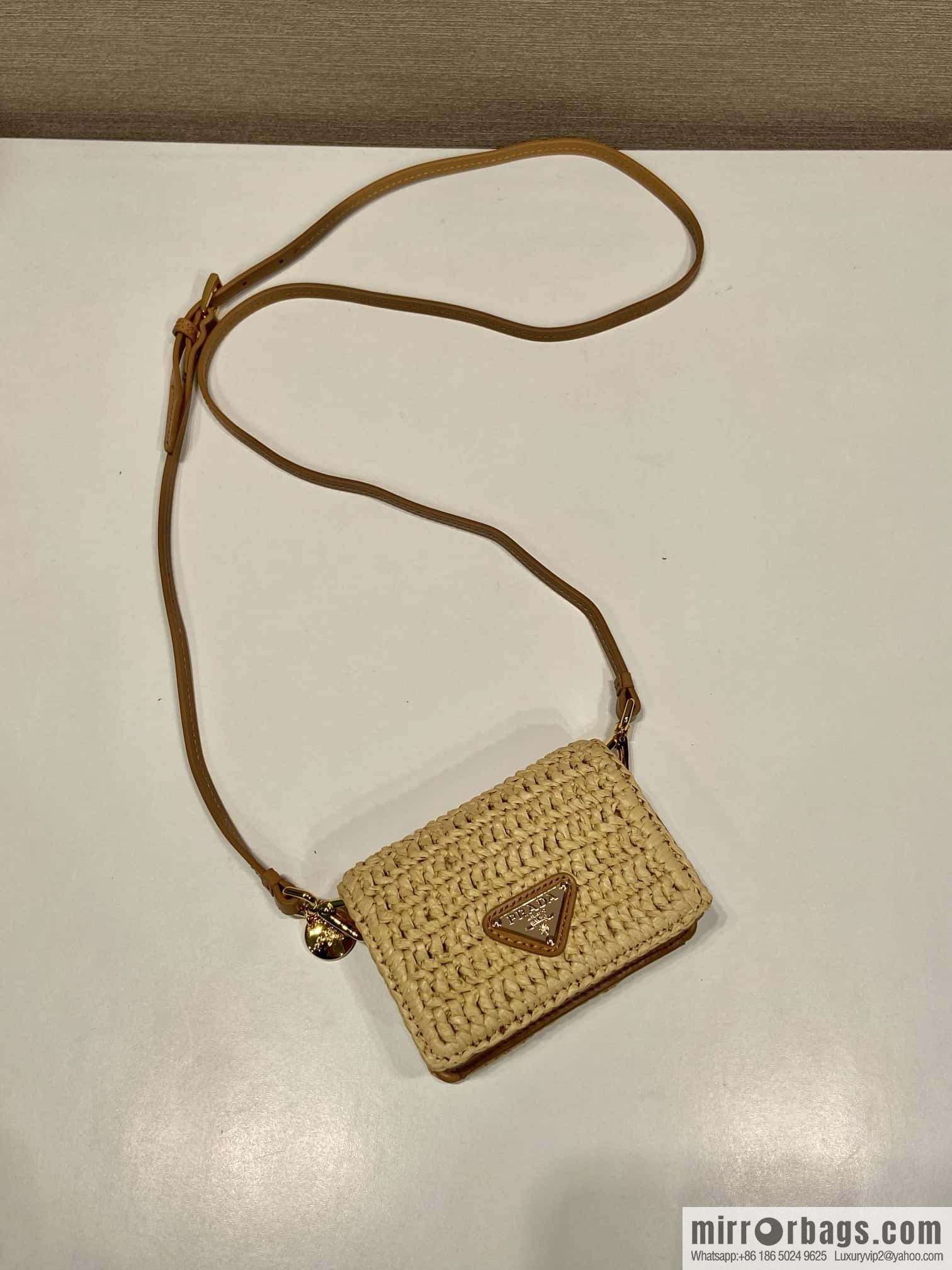 PRADA 🎉 woven packet 🎉 1MR024mini