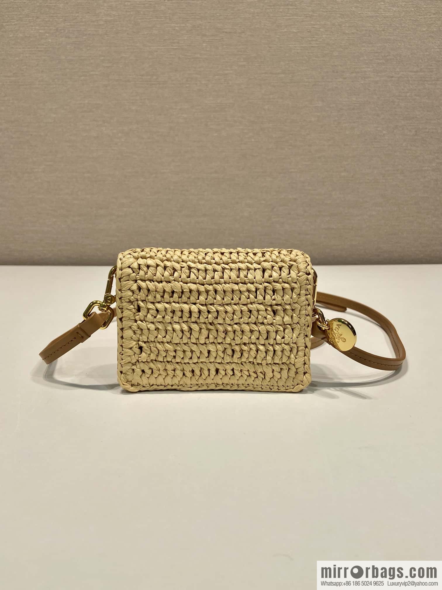 PRADA 🎉 woven packet 🎉 1MR024mini