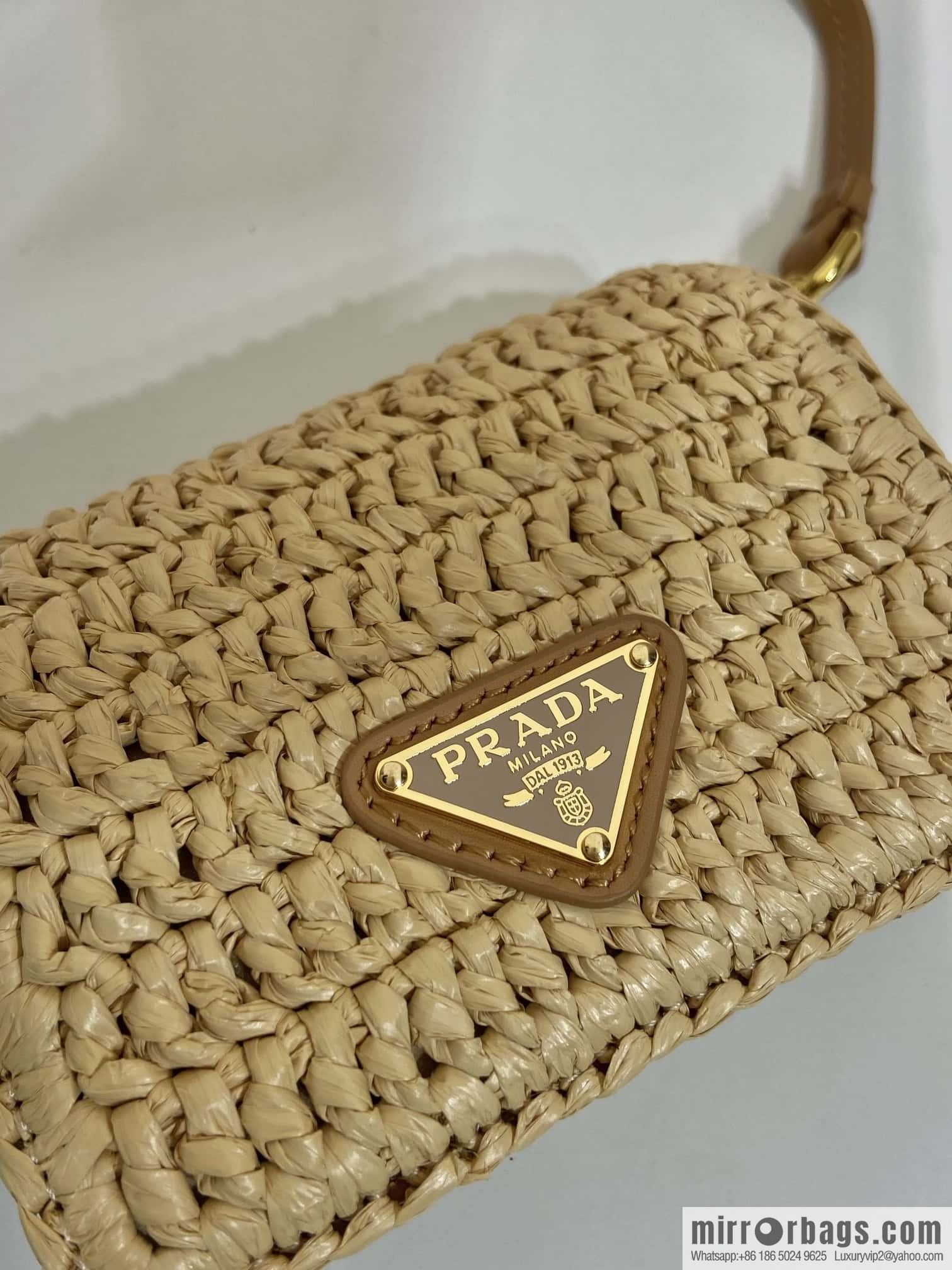 PRADA 🎉 woven packet 🎉 1MR024mini
