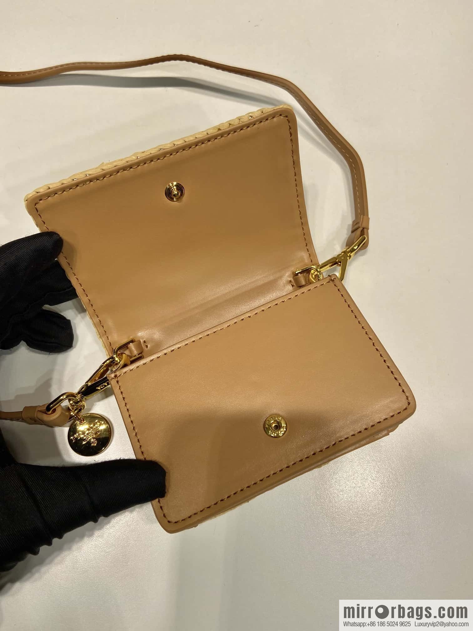 PRADA 🎉 woven packet 🎉 1MR024mini