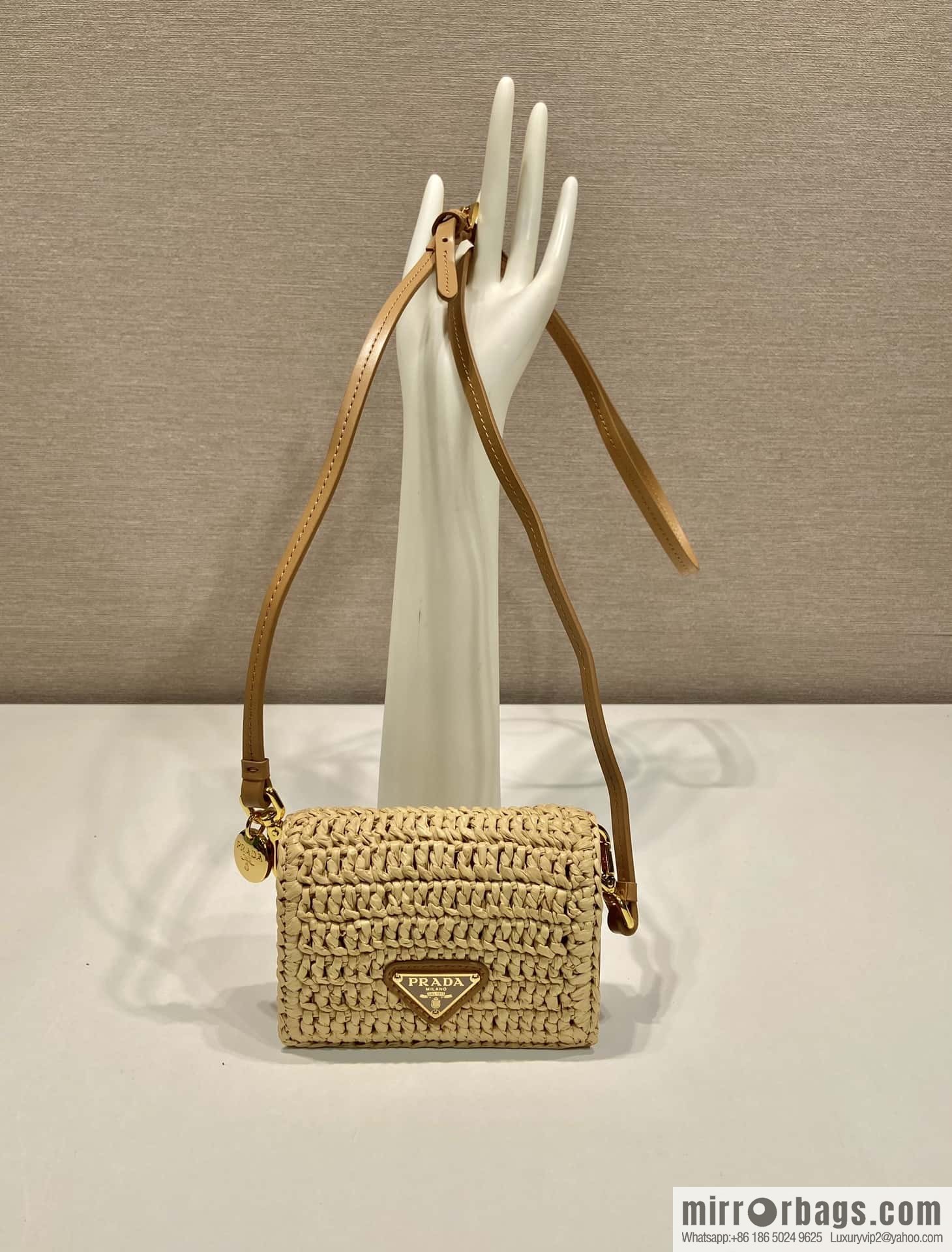 PRADA 🎉 woven packet 🎉 1MR024mini