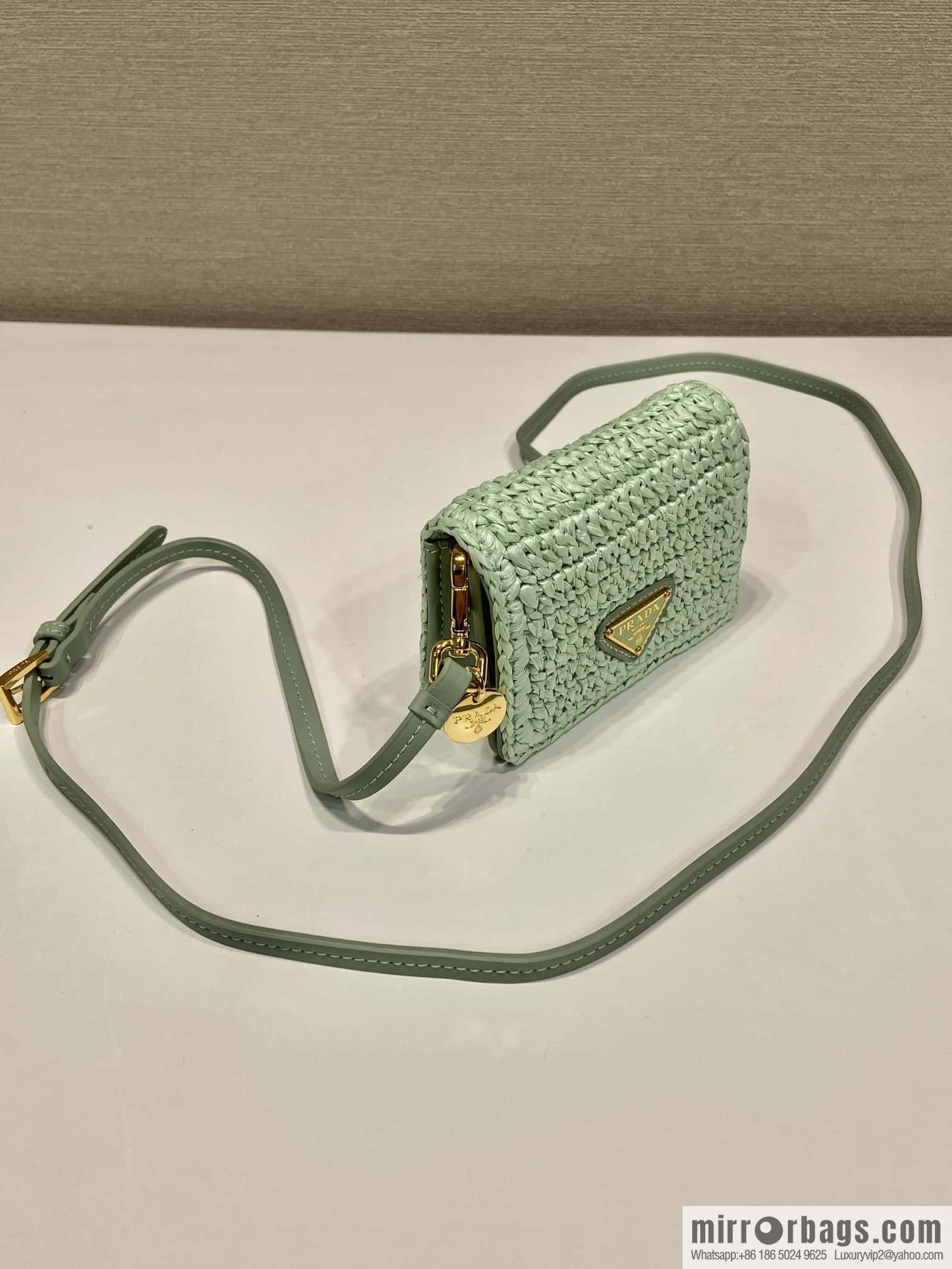 PRADA 🎉 woven packet 🎉 1MR024mini
