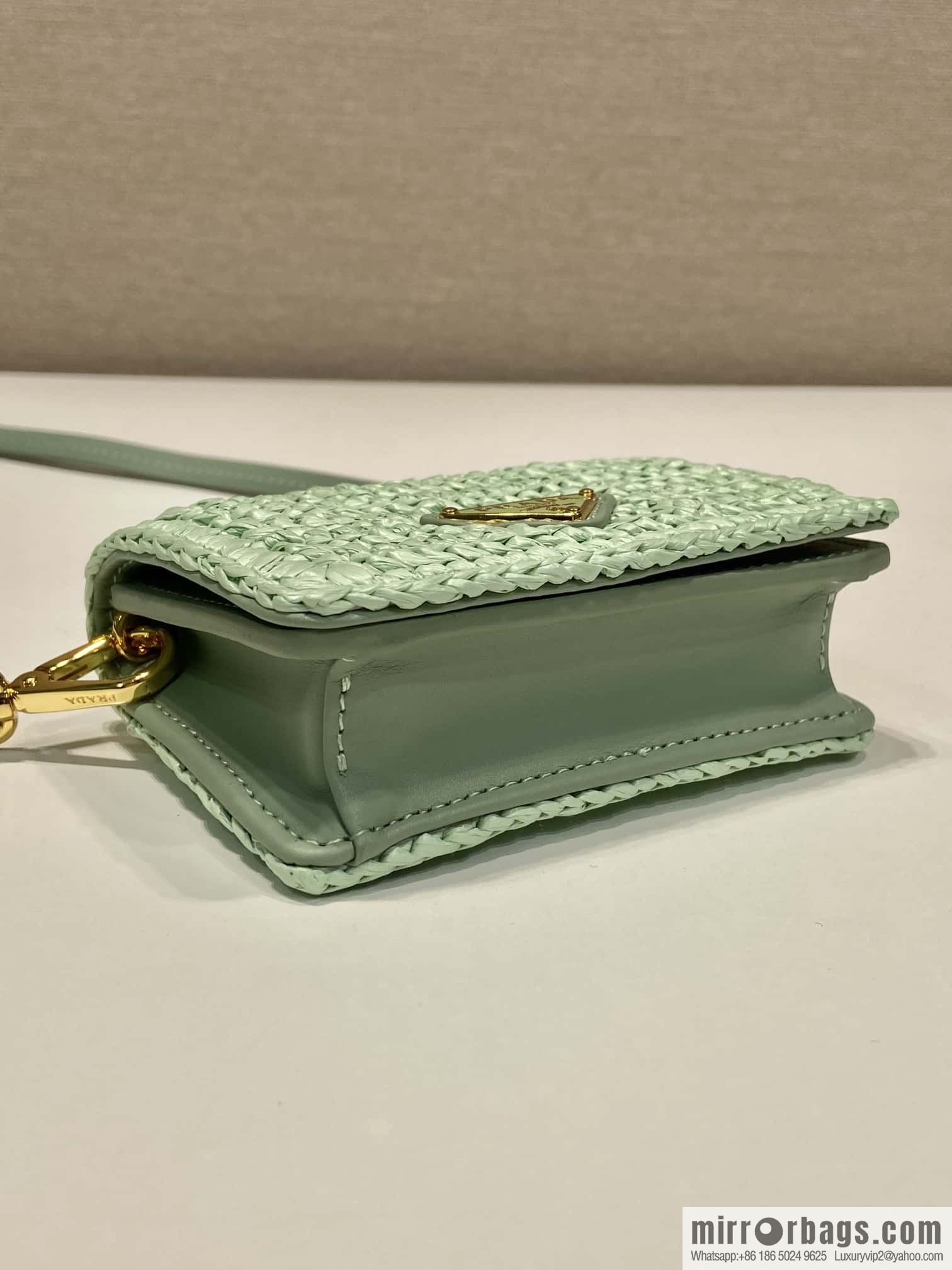 PRADA 🎉 woven packet 🎉 1MR024mini