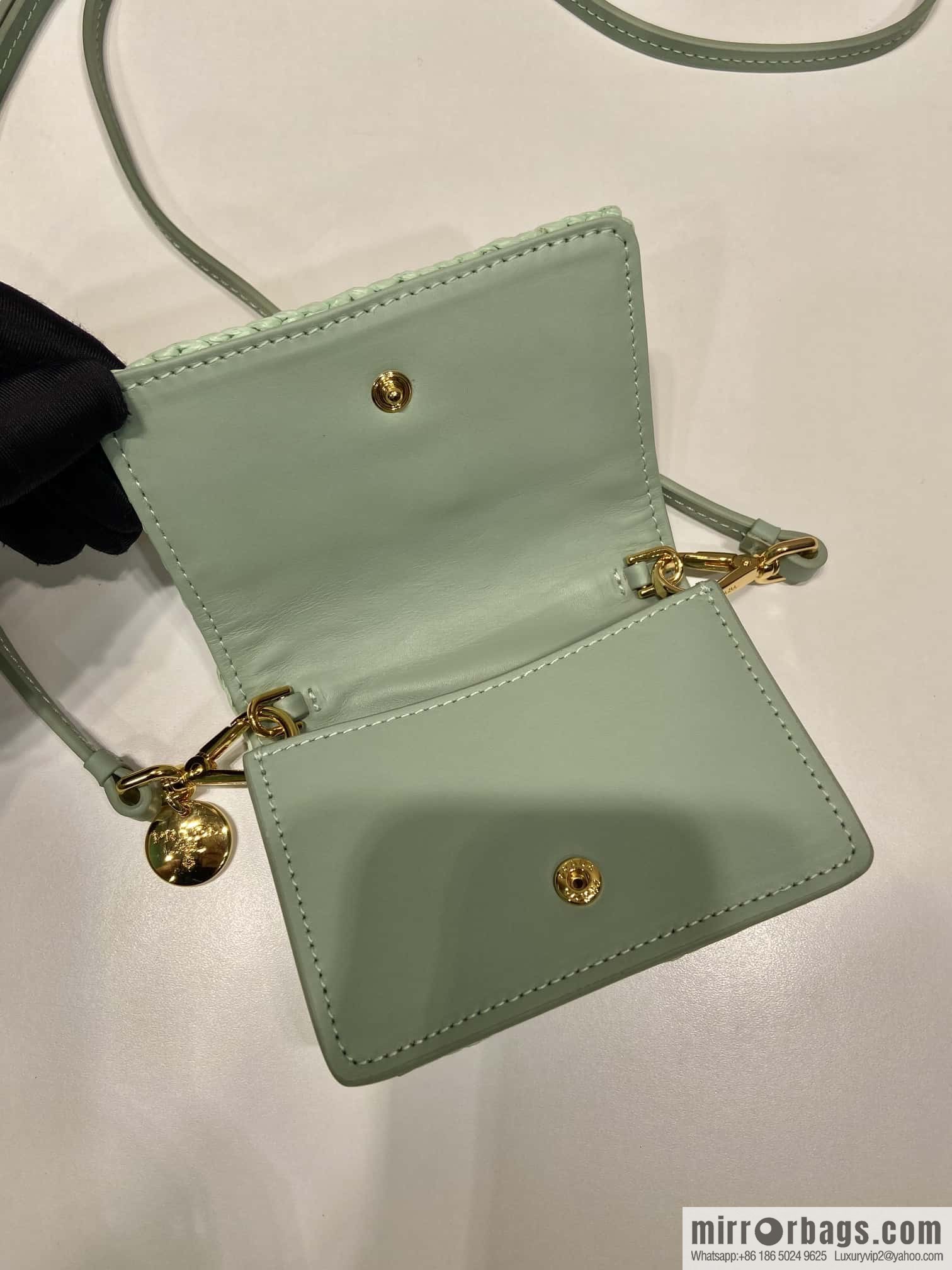 PRADA 🎉 woven packet 🎉 1MR024mini