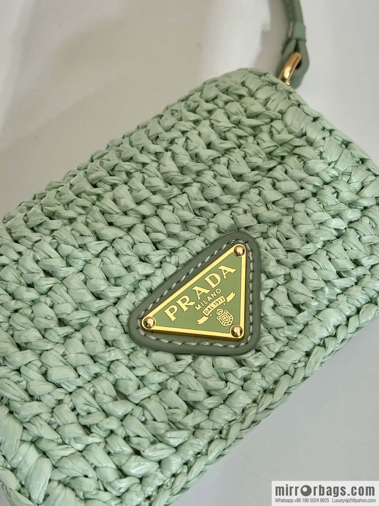 PRADA 🎉 woven packet 🎉 1MR024mini