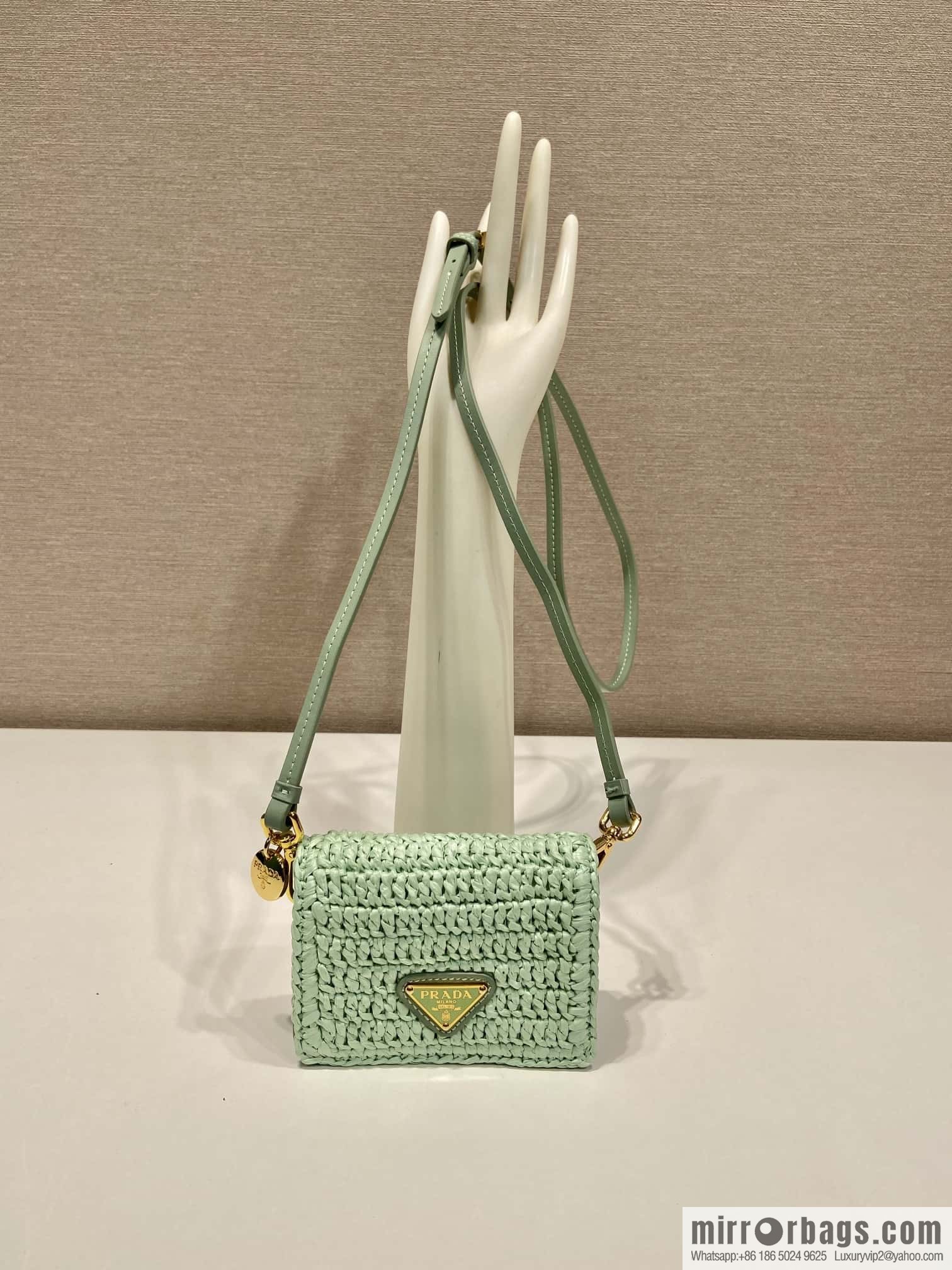 PRADA 🎉 woven packet 🎉 1MR024mini