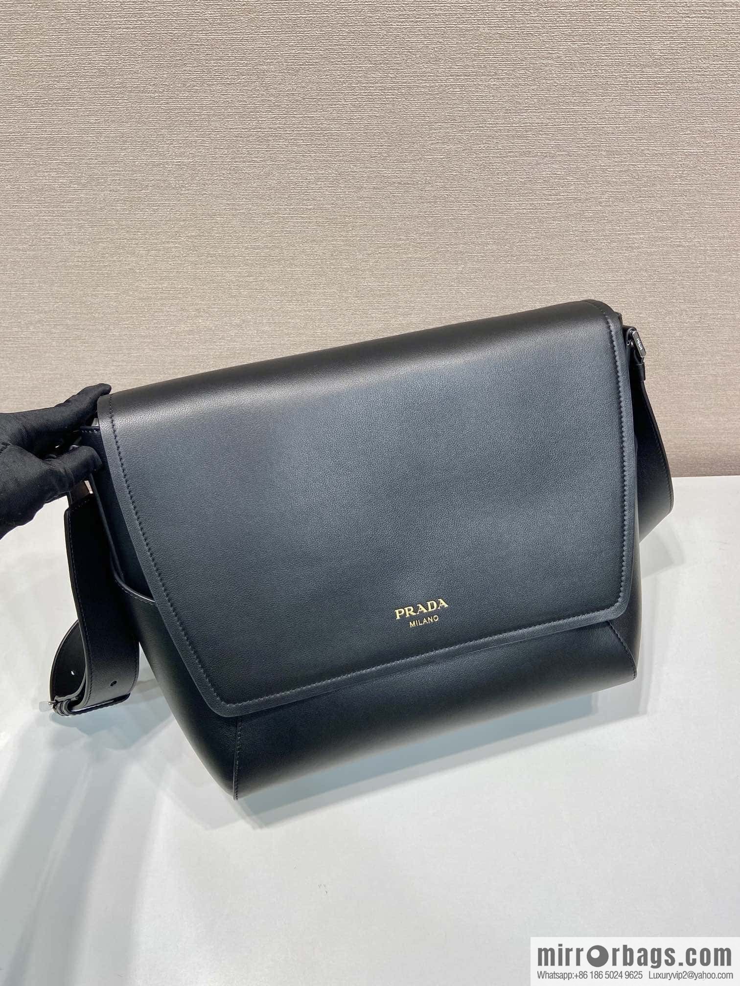 PRADA 🎉 new messenger bag 🎉🎉 2VD068 large