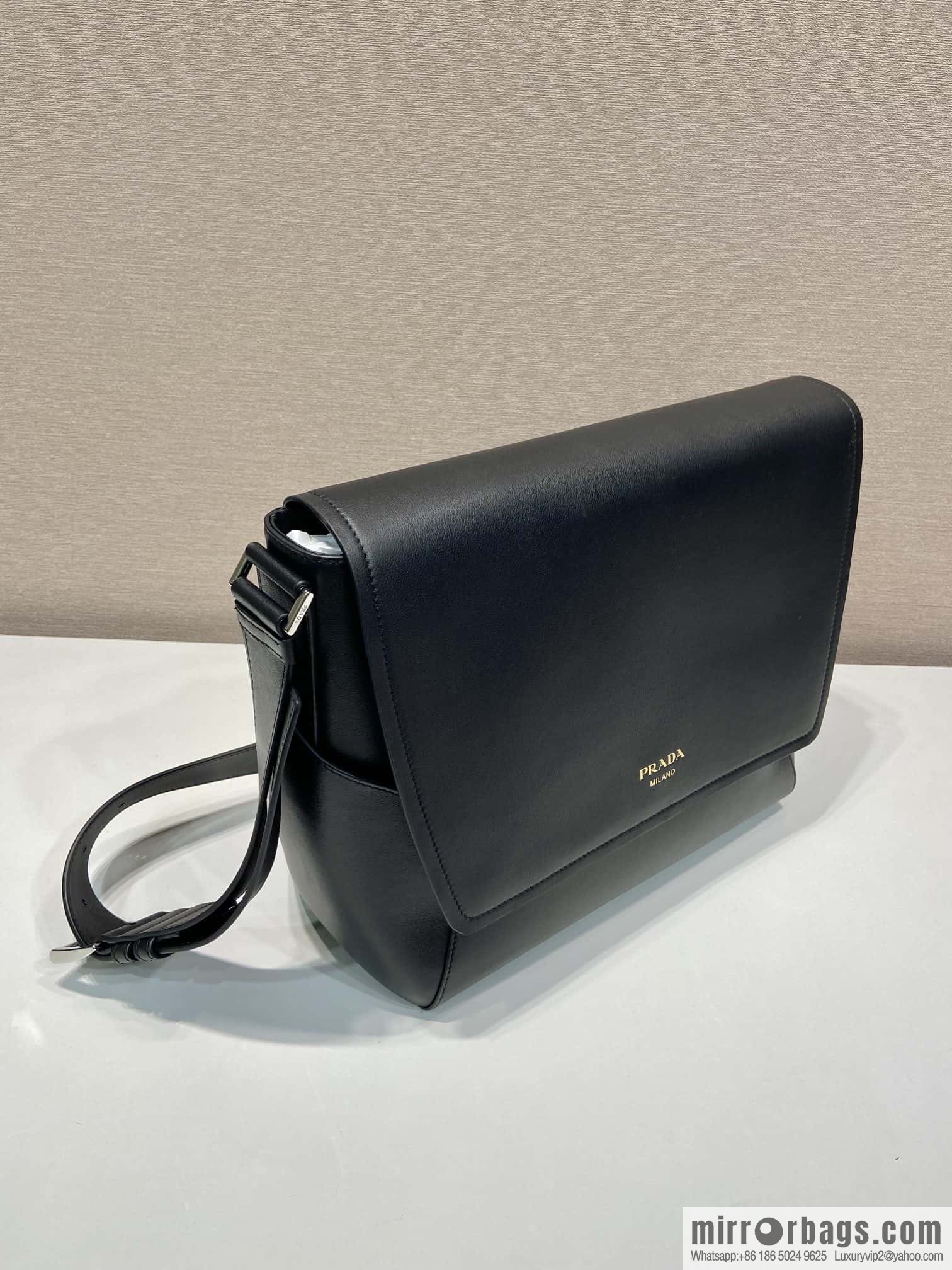PRADA 🎉 new messenger bag 🎉🎉 2VD068 large