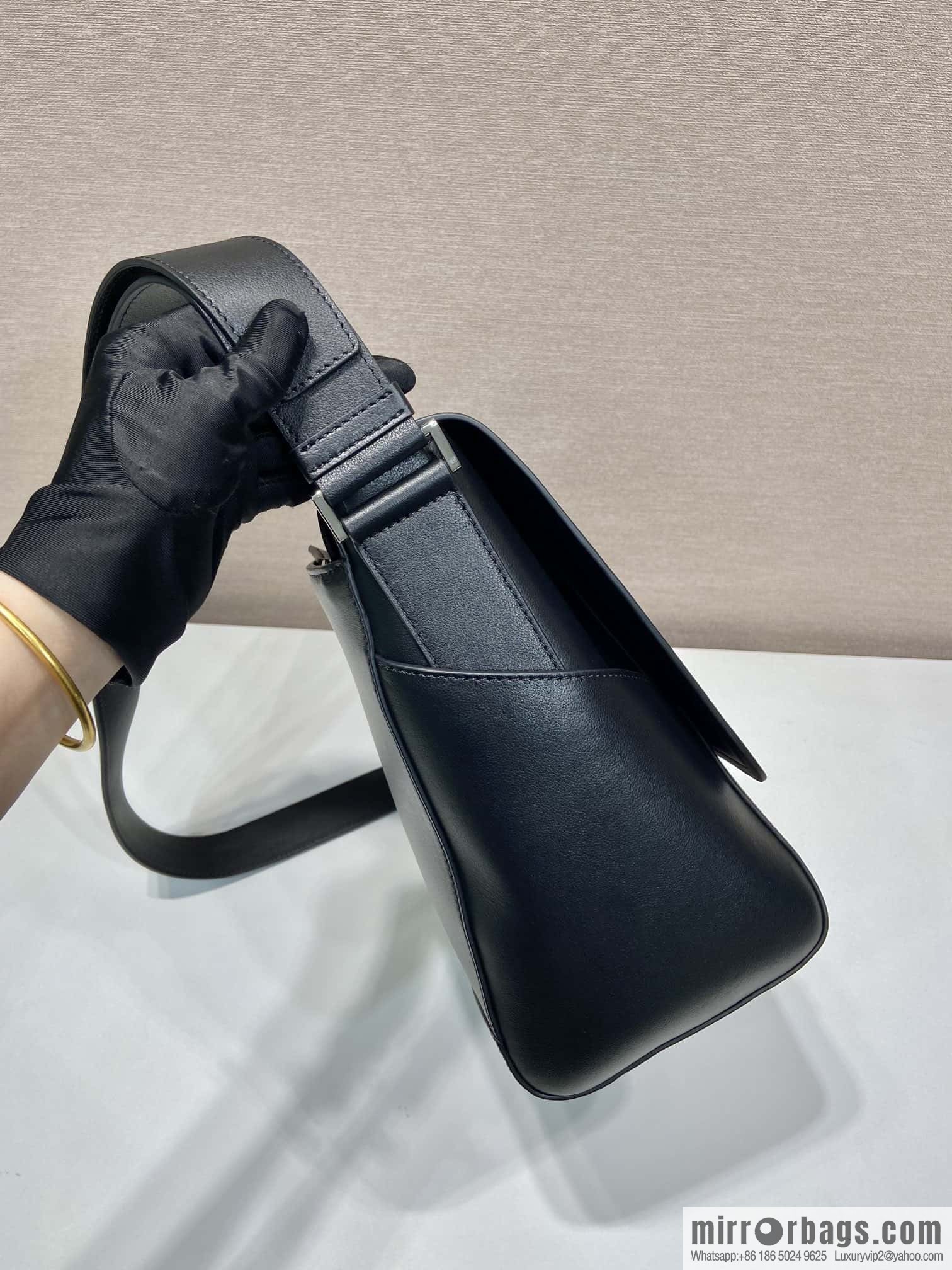 PRADA 🎉 new messenger bag 🎉🎉 2VD068 large