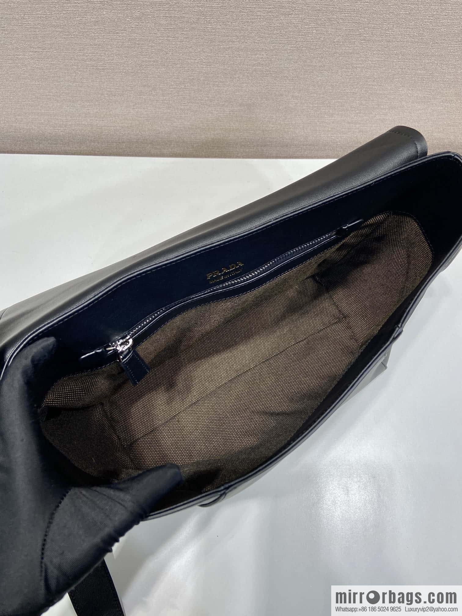 PRADA 🎉 new messenger bag 🎉🎉 2VD068 large