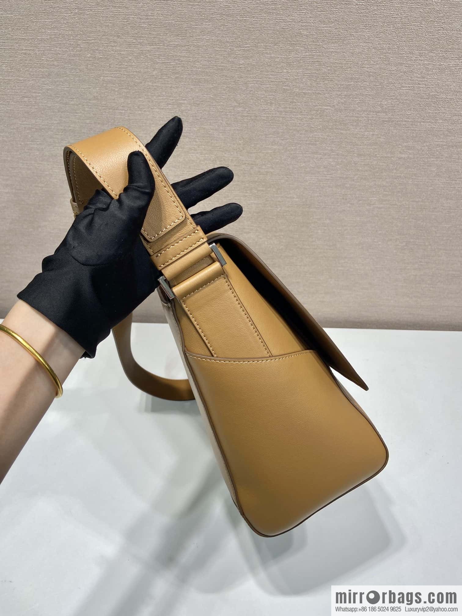 PRADA 🎉 new messenger bag 🎉🎉 2VD068 large