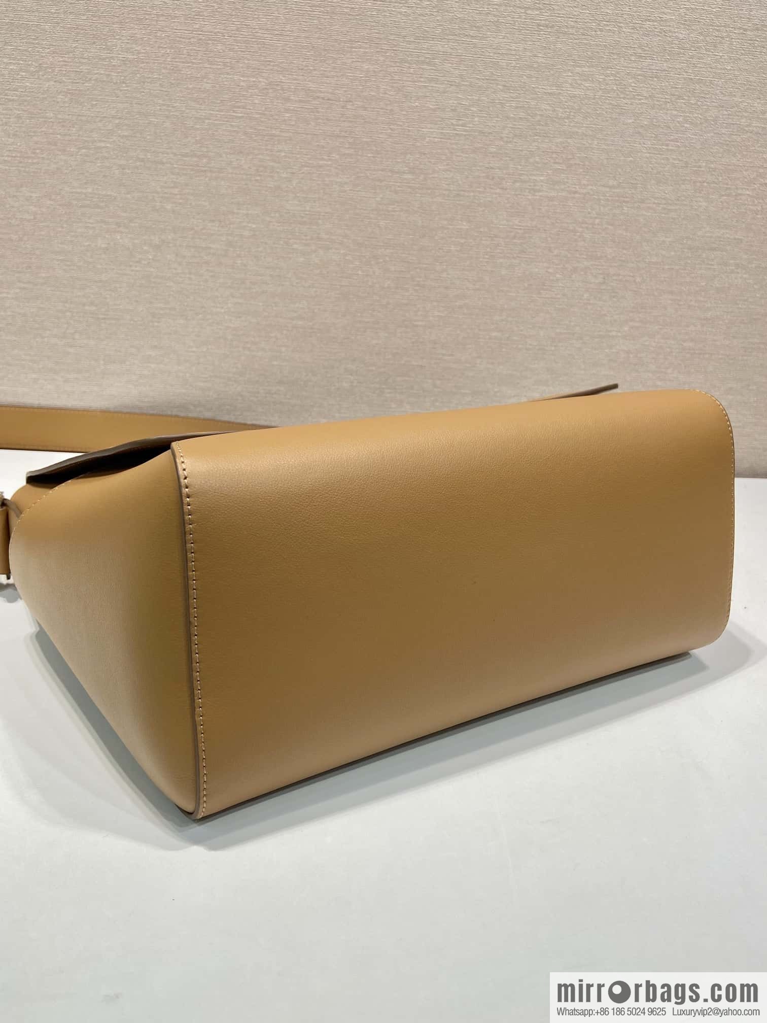 PRADA 🎉 new messenger bag 🎉🎉 2VD068 large
